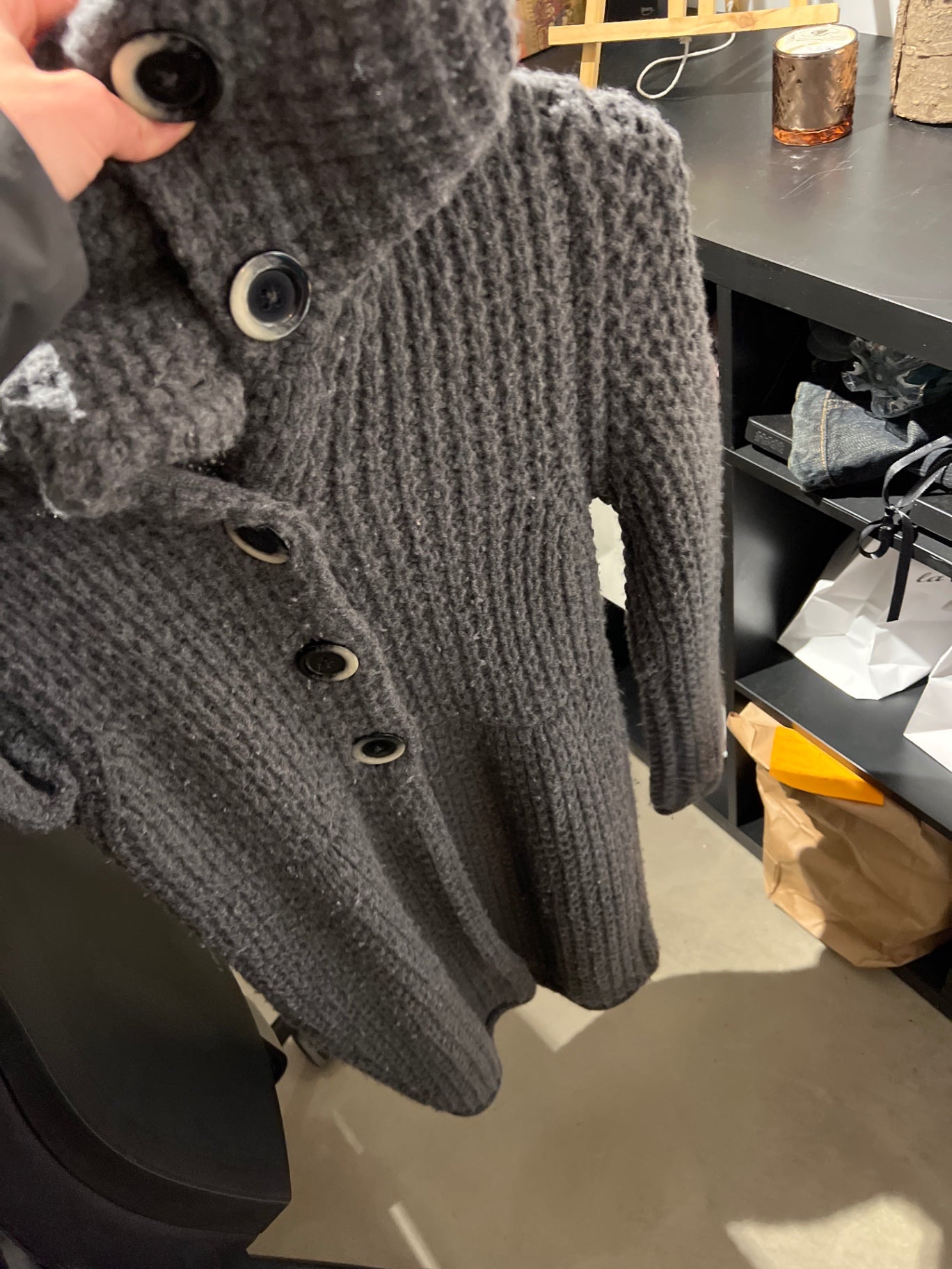 Rosa Strickjacke Grau