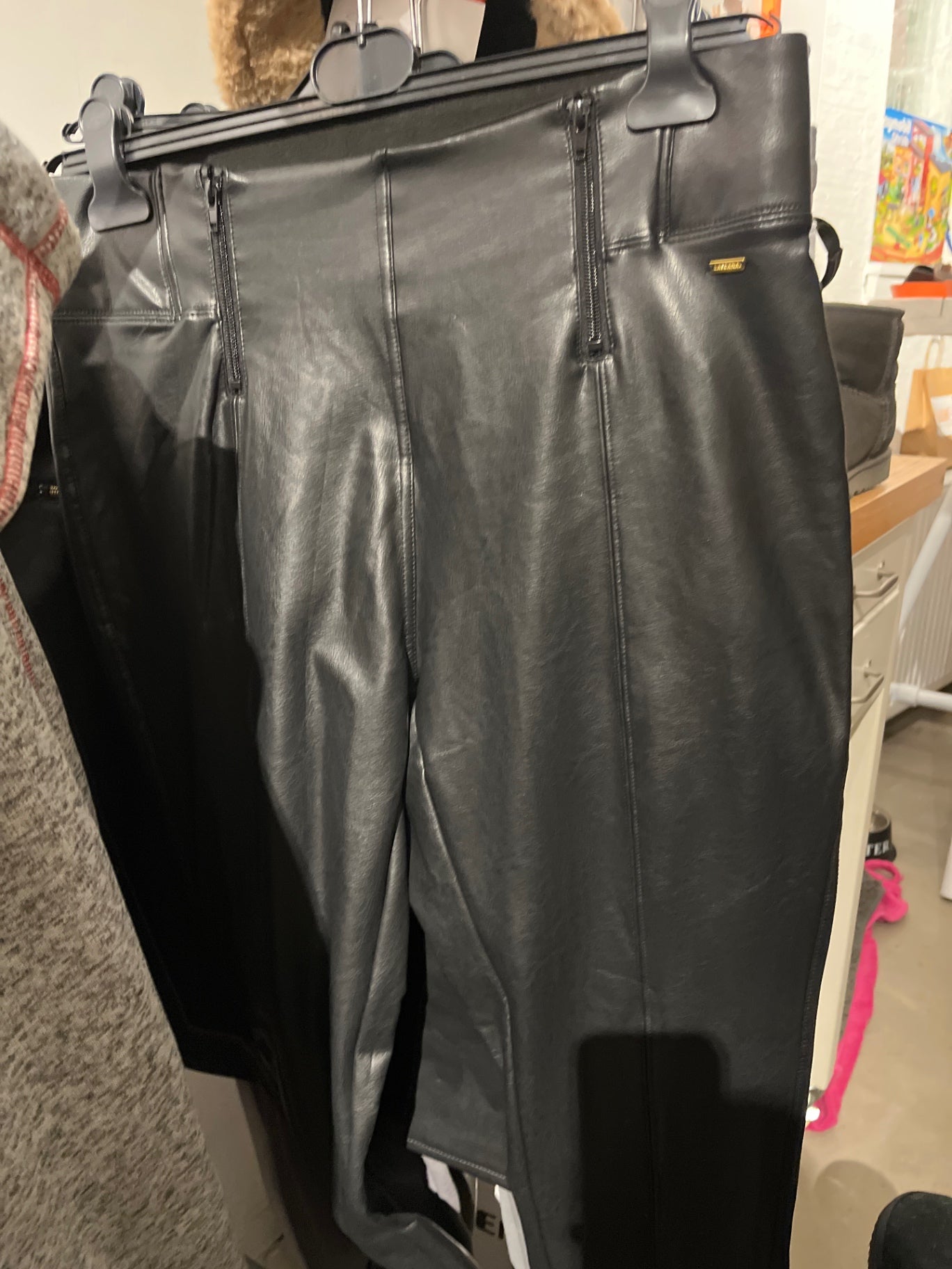 Lascana Kunstlederhose Schwarz Größe: 44/46