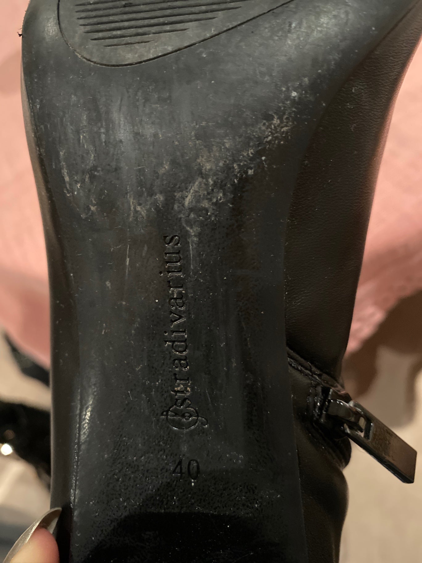 Schwarze Blockabsatz-Stiefeletten