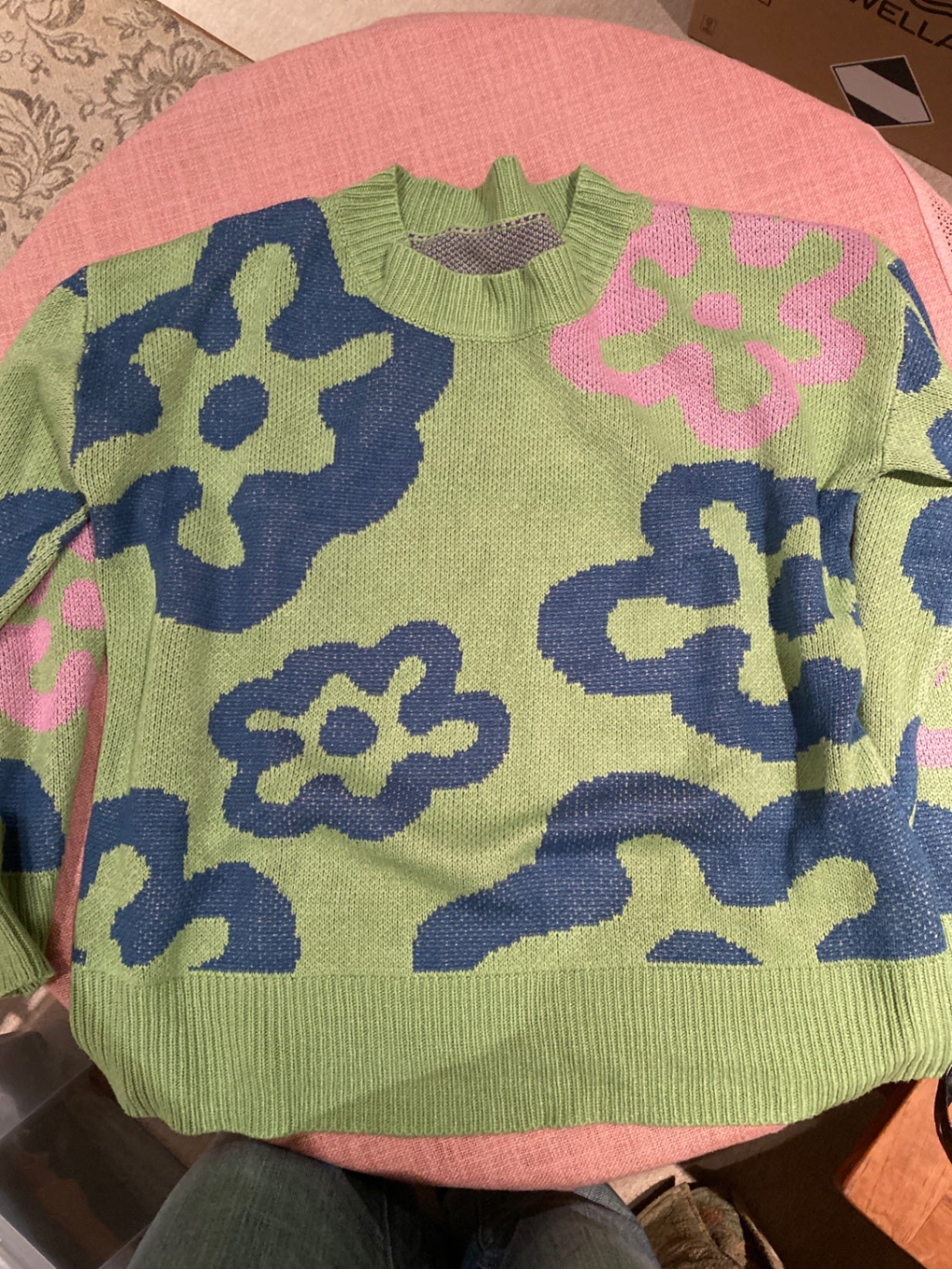 Grüner Pulli mit Muster