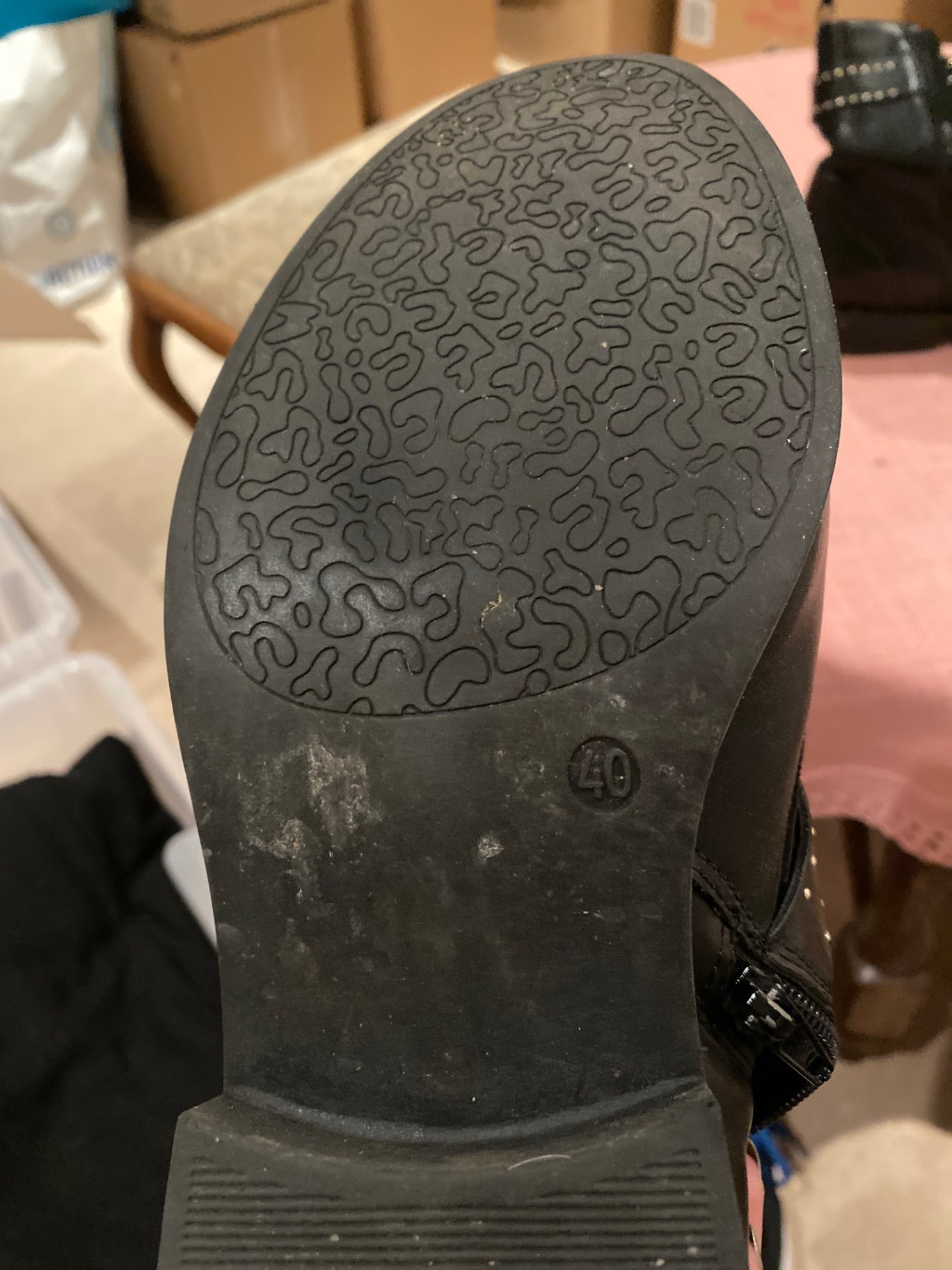 Schwarze Stiefeletten Goldschnallen