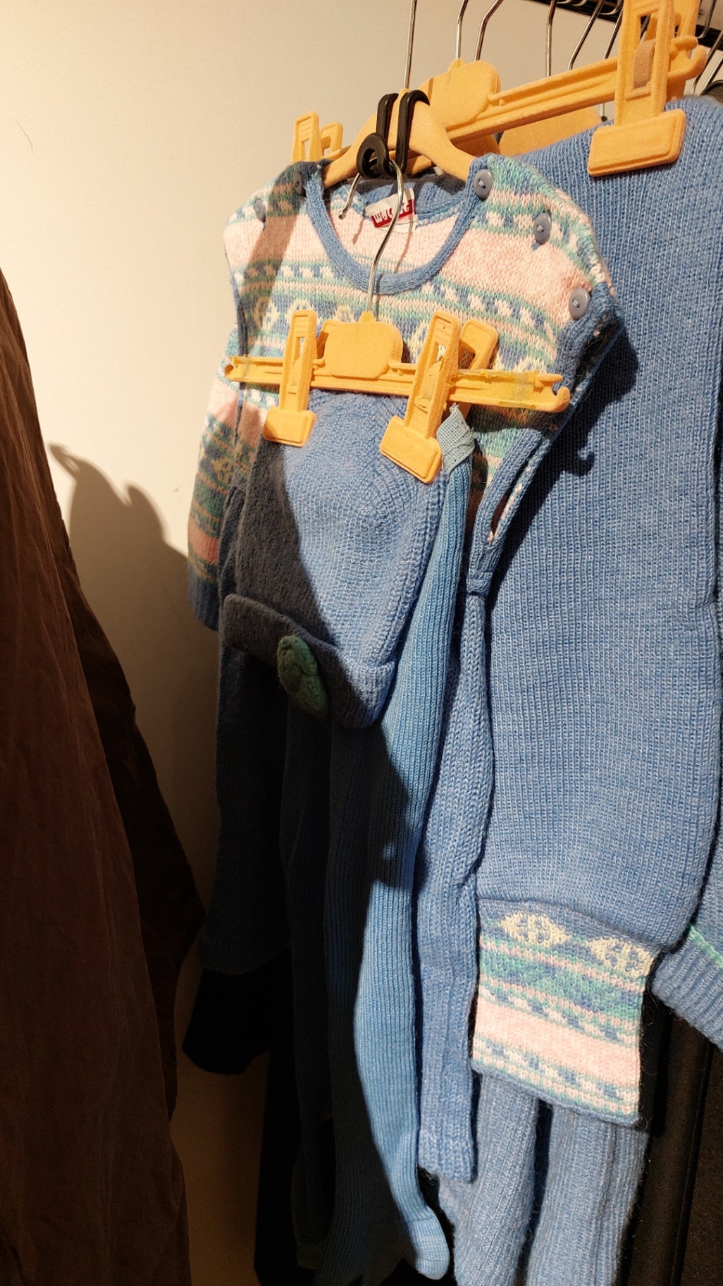 Marese 3-Teiler Kleid/Strumpfhose/Mütze Blau und Pastellmuster Größe: 116
