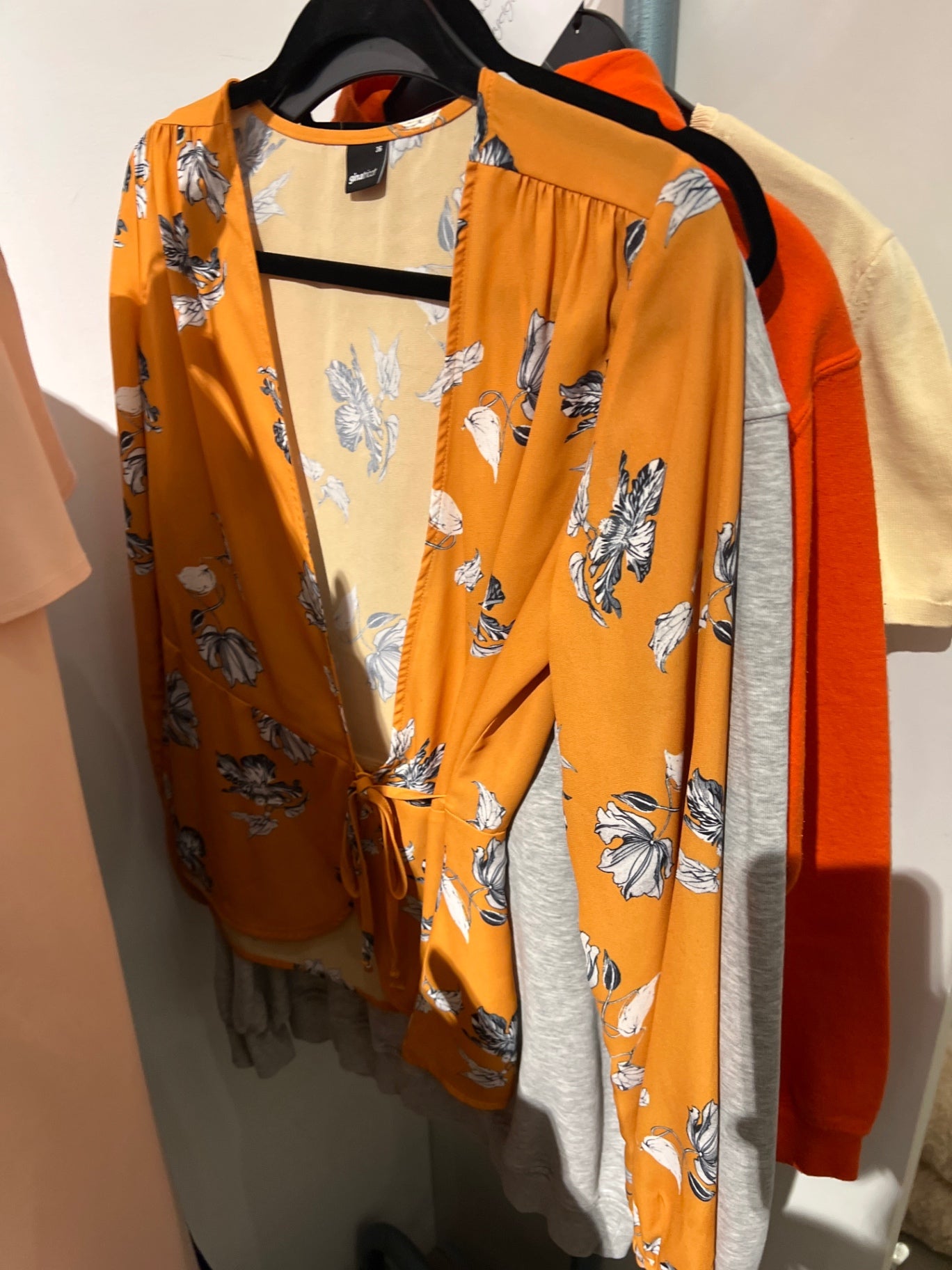Gina Tricot Bluse Größe: 36