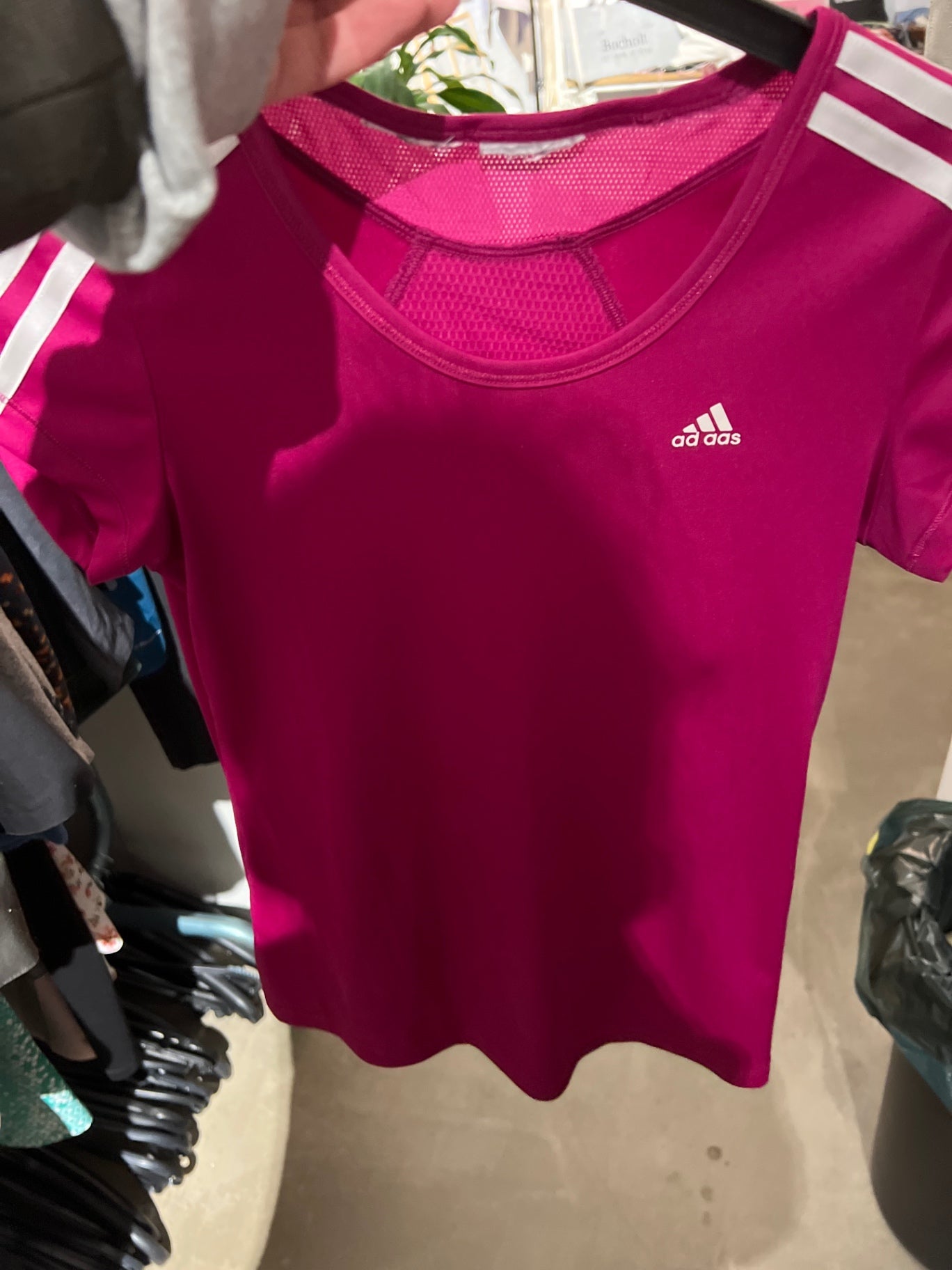 Adidas T-Shirt Größe: S (Logo Kaputt)