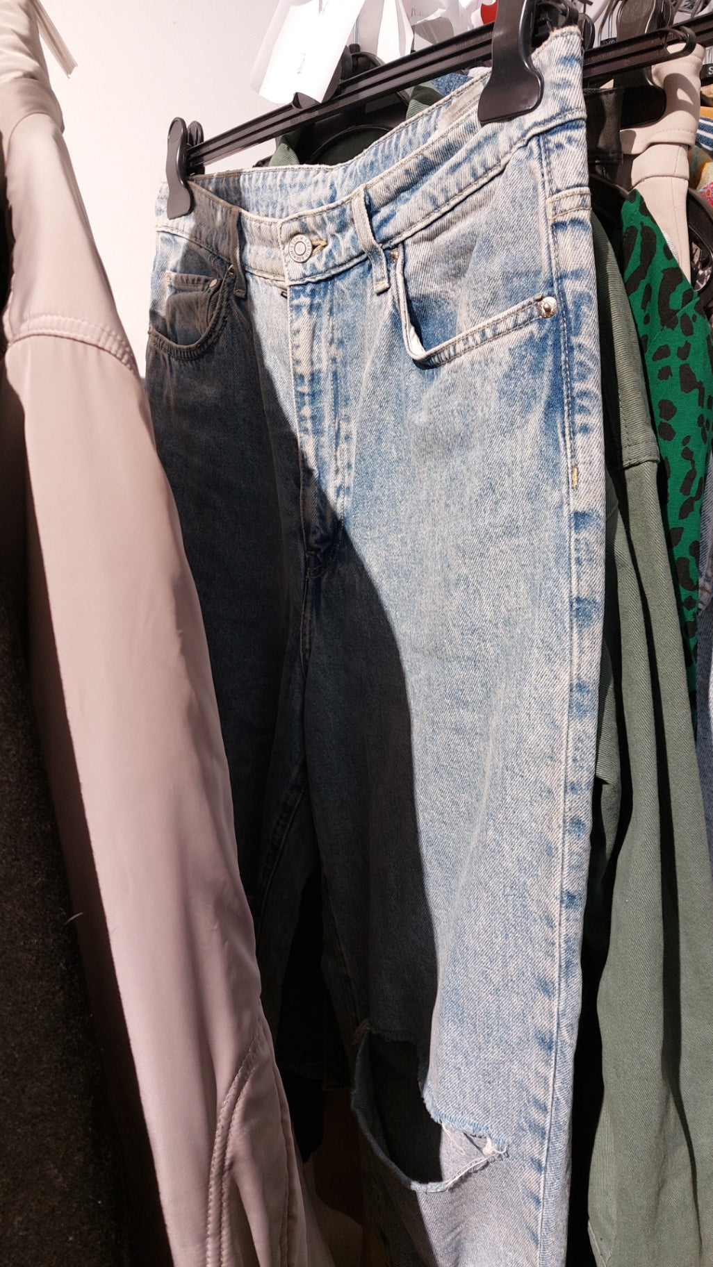 H&M Jeans Hellblau Größe: 44