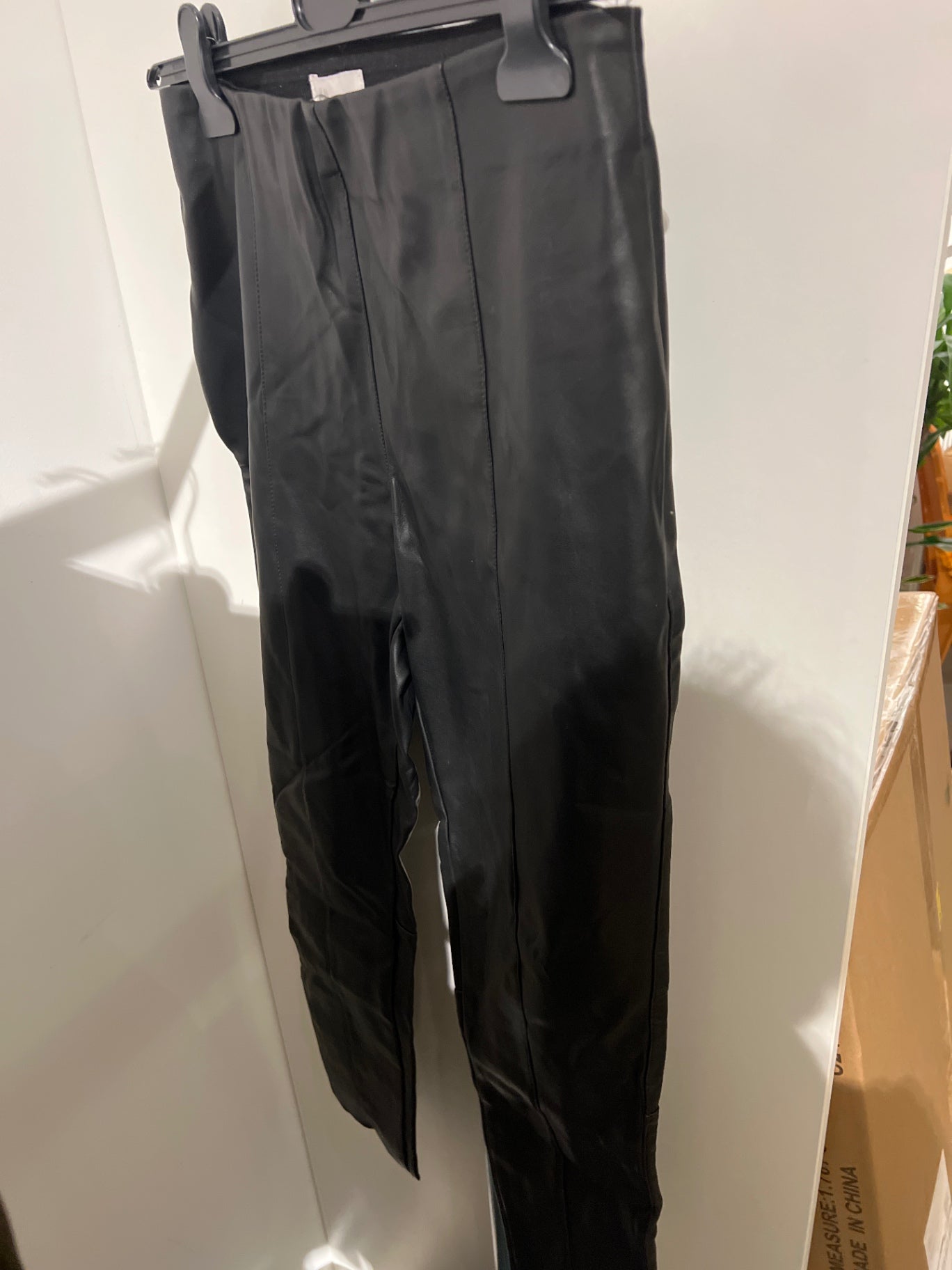H&M Kunstleder Hose Schwarz Größe: 44