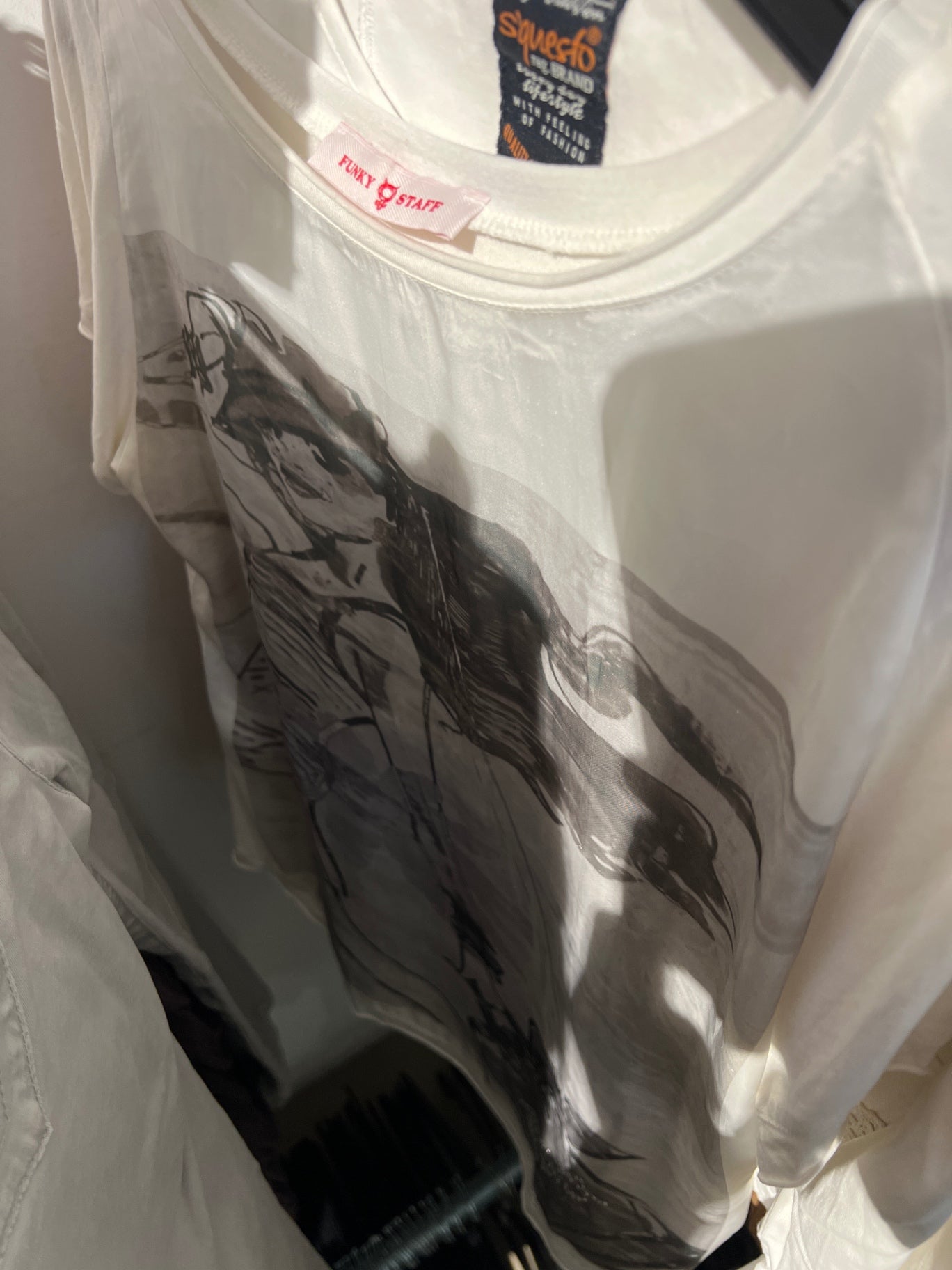 Funky Staff T-Shirt Weiß Größe: S