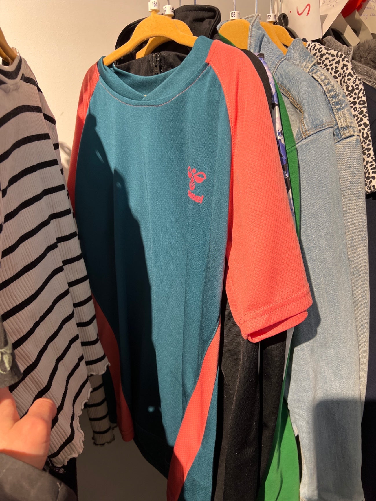 Hummel T-Shirt Türkis und Rot Größe: 164