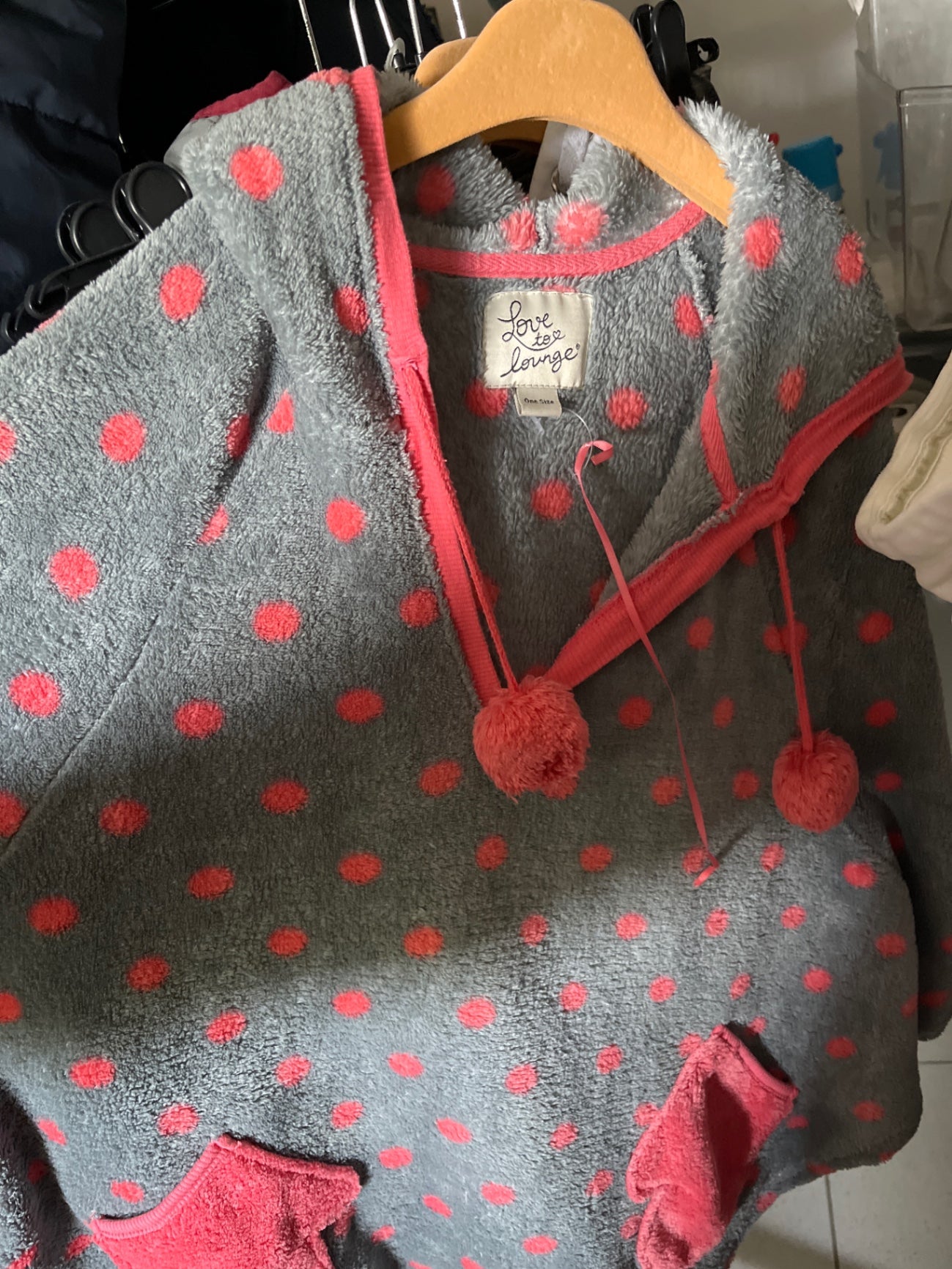 Love to Lounge Kuschelcape Grau pink Größe: One Size