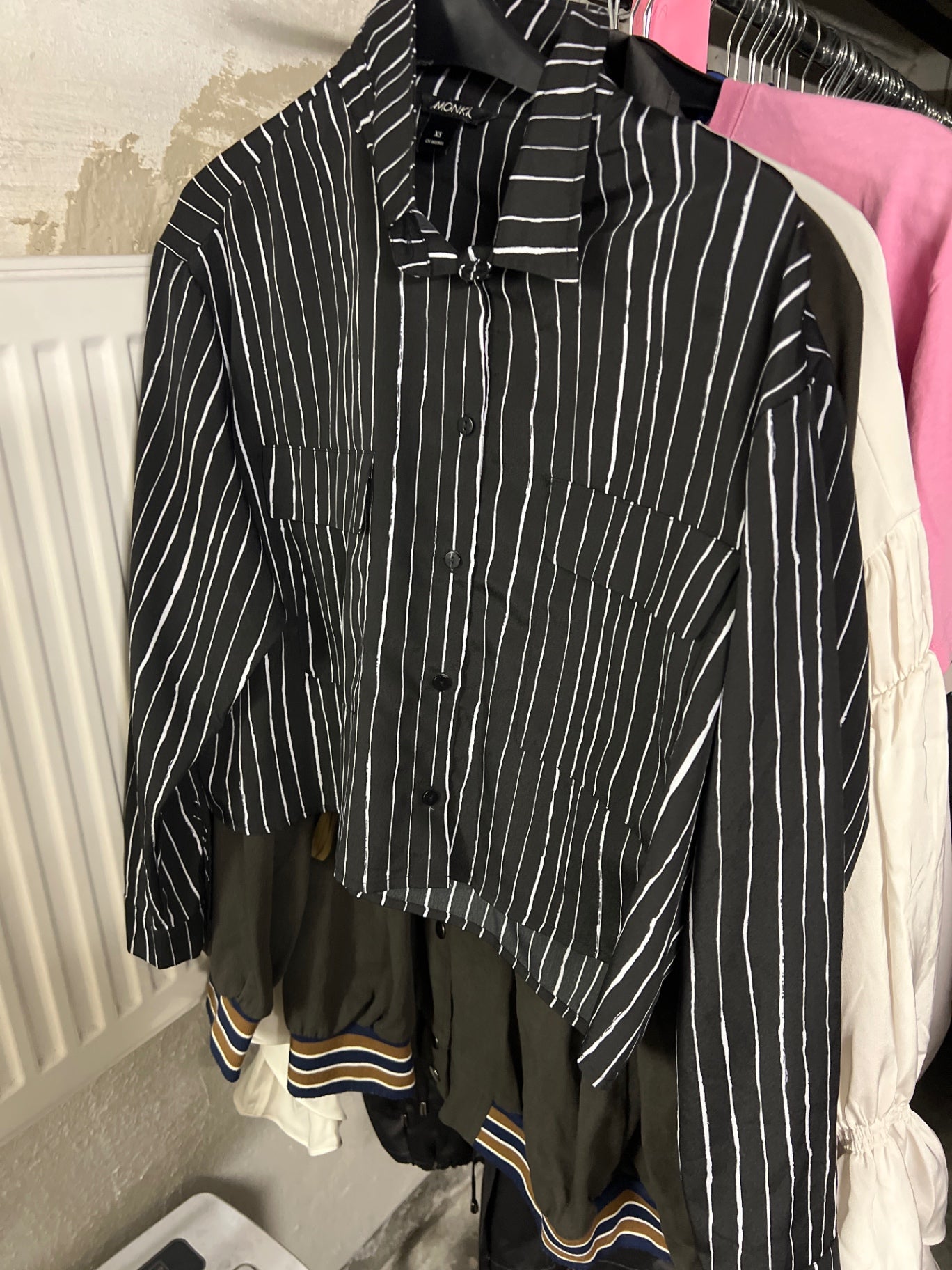 Monki Hemd Schwarz mit weißen Streifen Größe: XS