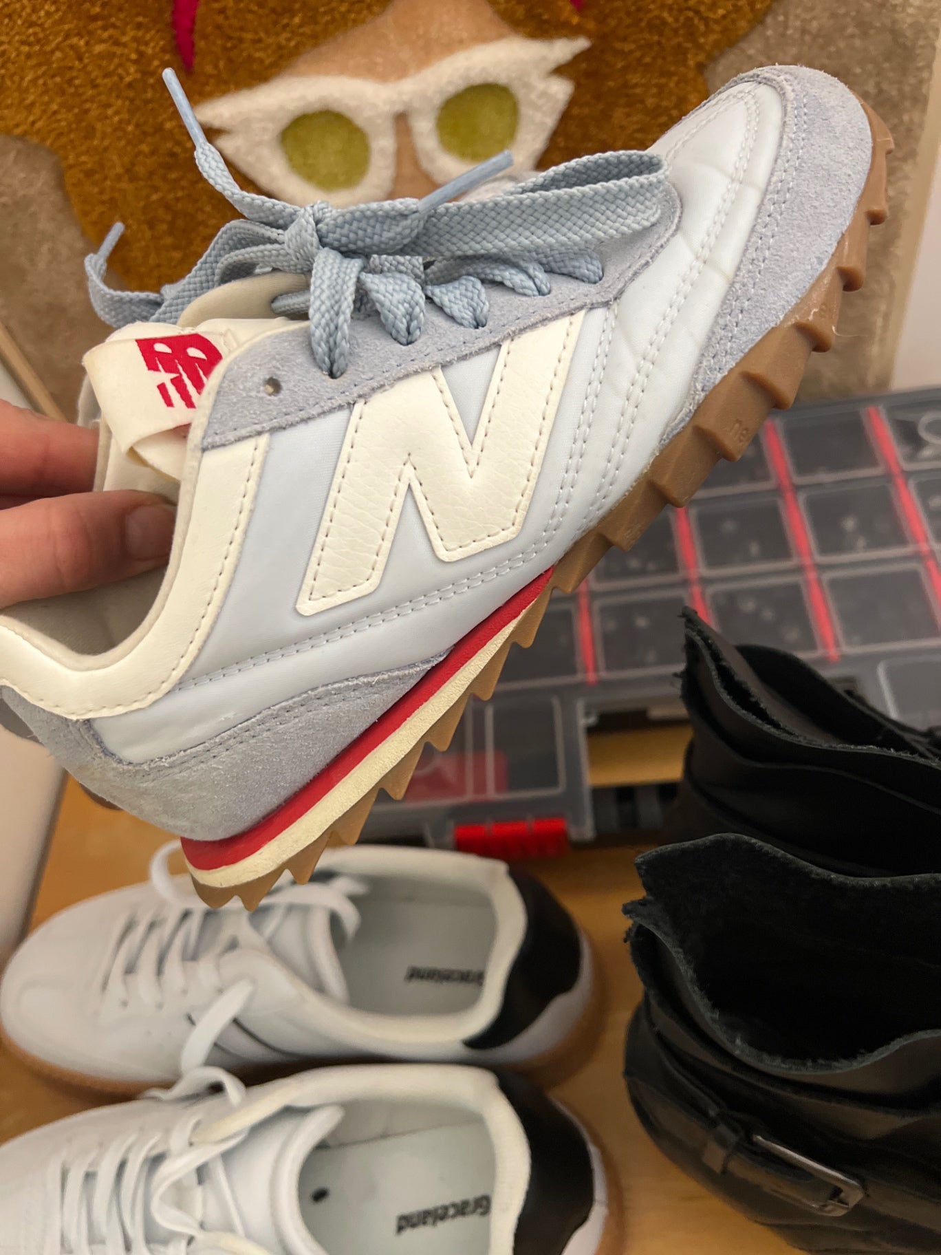 New Balance Sneaker Hellblau, Weiß, Grau, Rot Größe: 37