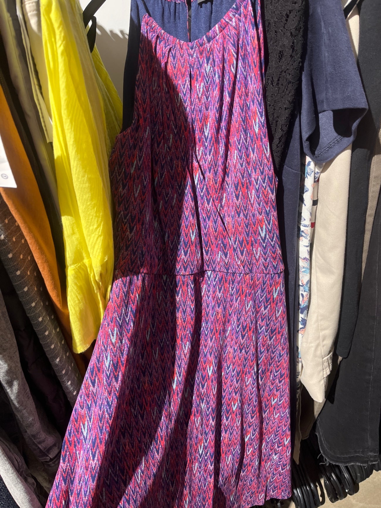 Esprit Kleid Violett mit pinkem Muster Größe: 9