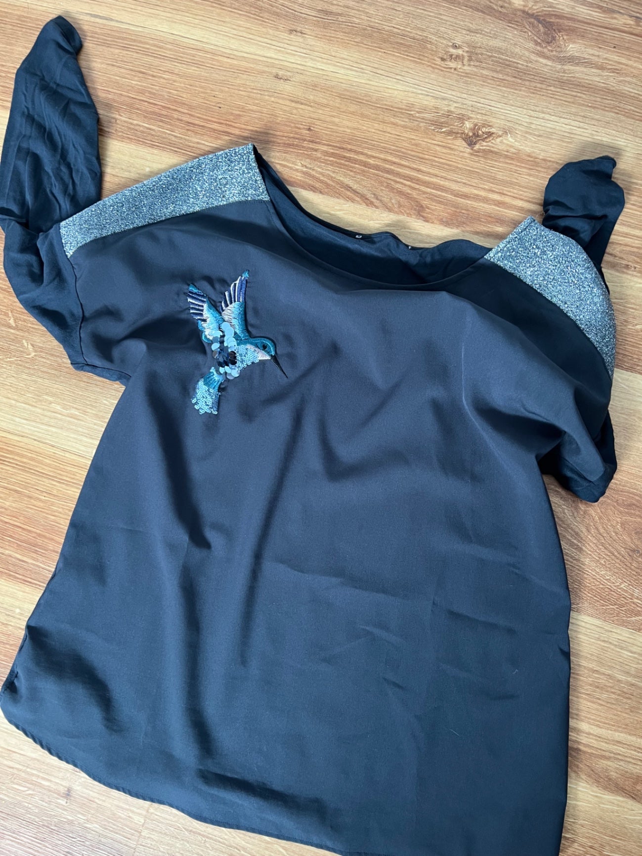 Langarm Shirt mit Vogelpailletten Größe: M
