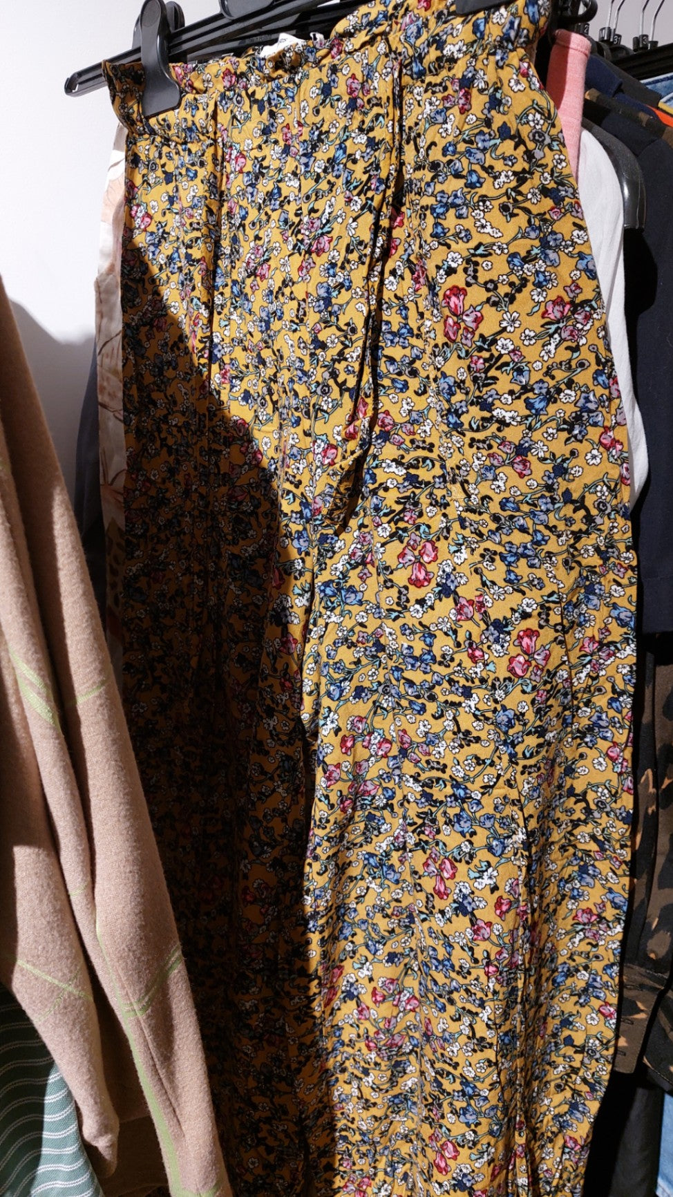 24 Colours Hose Gelb mit Blumen Größe: S