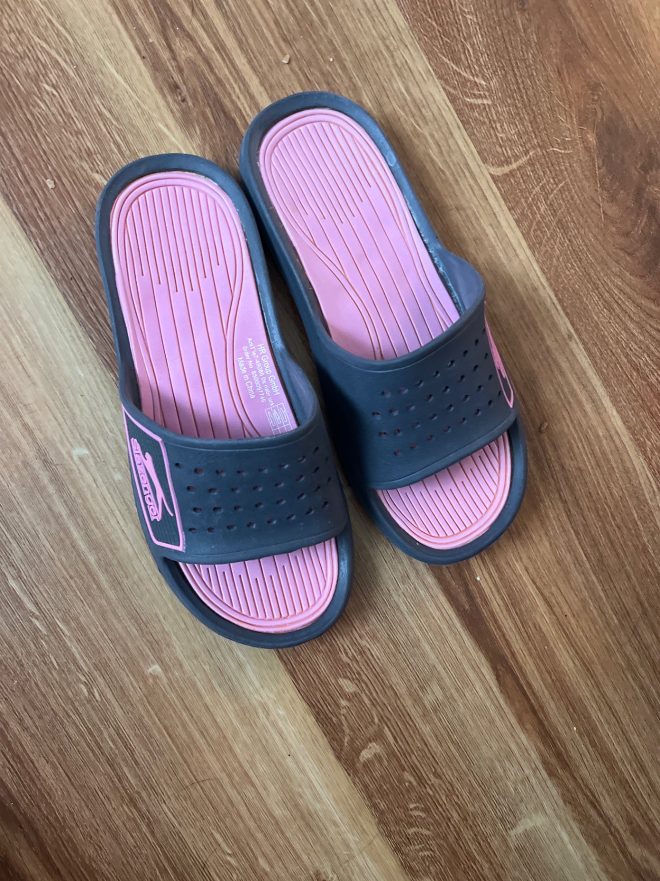 Schlappen Grau und Pink Größe: 37