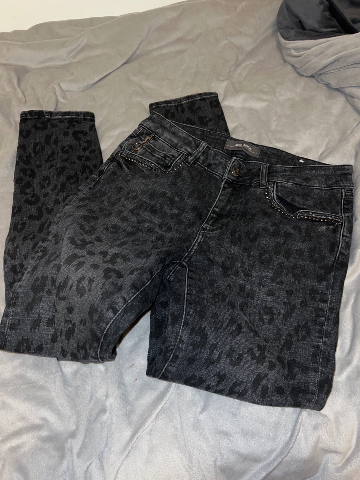 MOS MOSH Jeans Schwarz mit Leo-Muster Größe: 27
