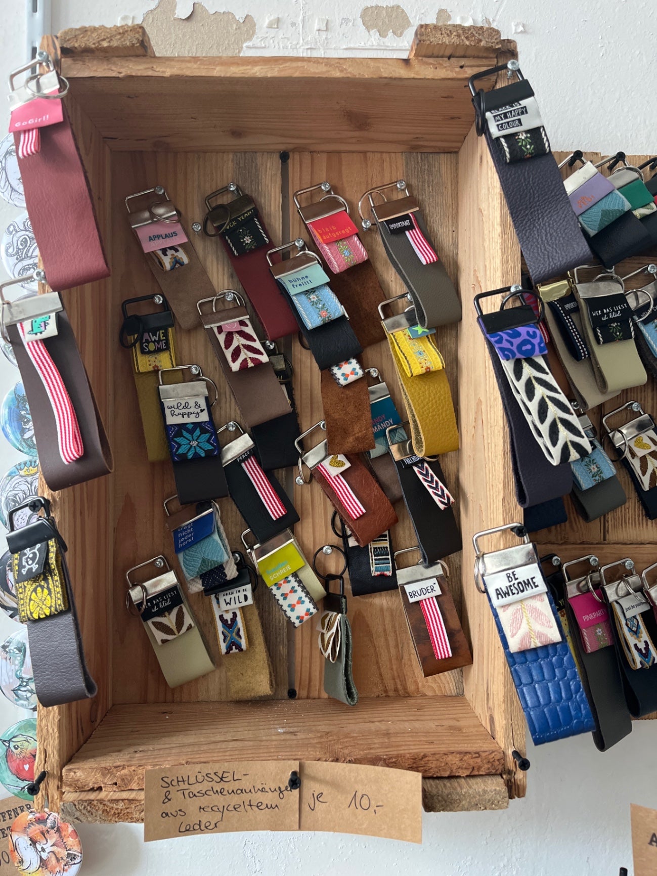 HELLY POP UP Schlüsselanhänger recyceltes Leder