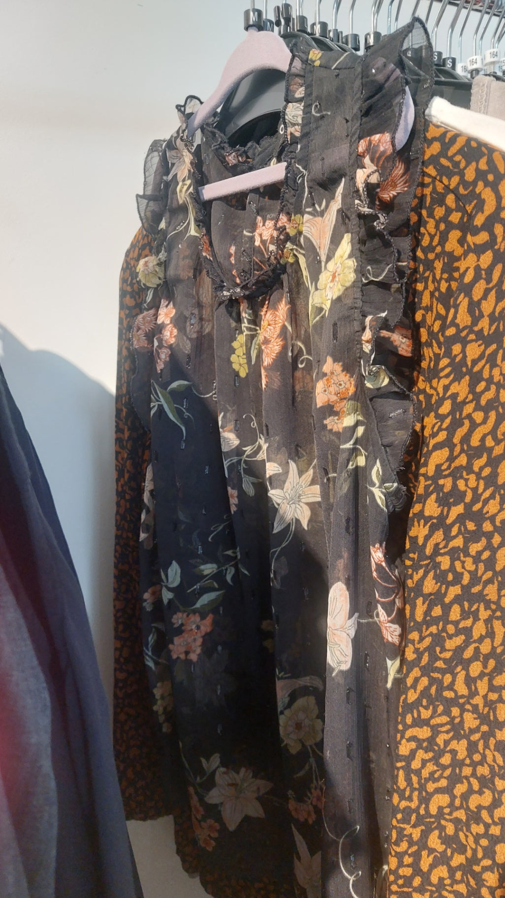 ONLY Bluse Schwarz m. Blumenmuster Gr.: M