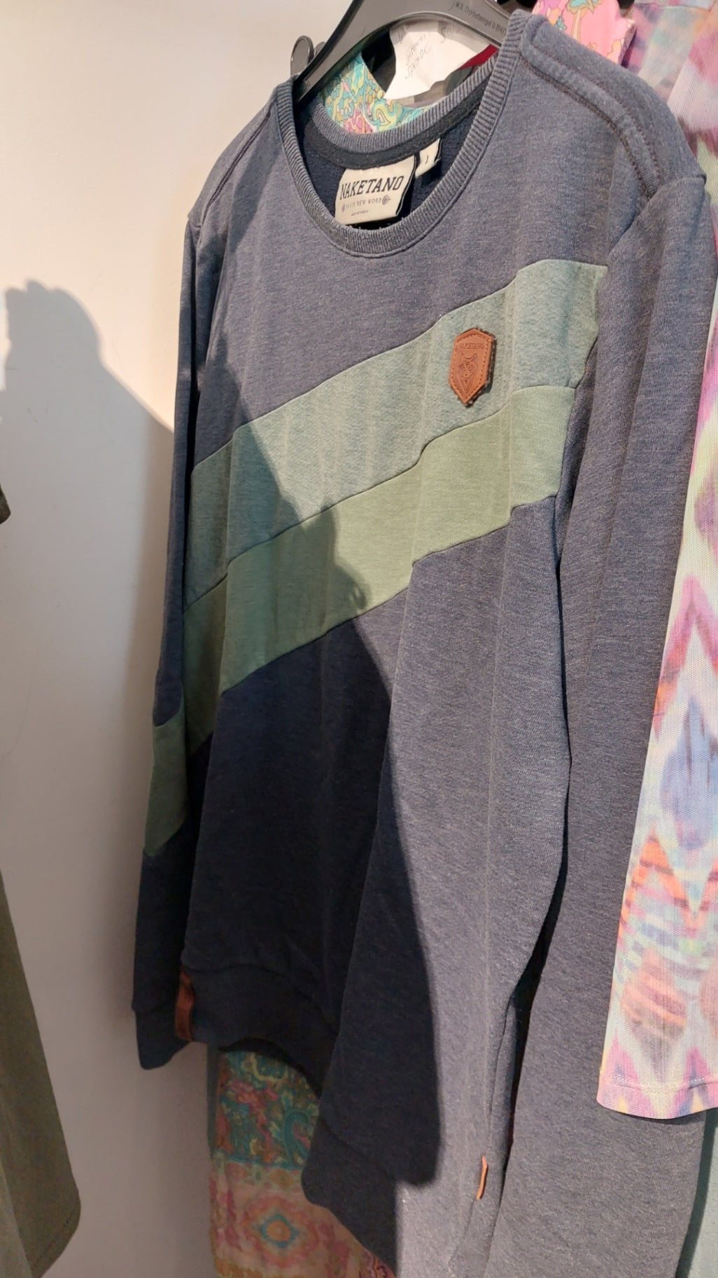 NAKETANO Pullover Grau, grüne Akzente Gr.: L