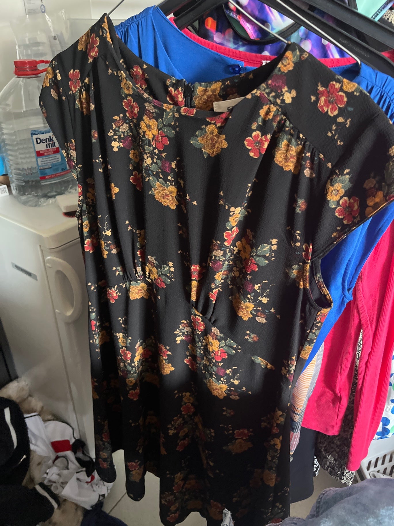 Pins and Needles Kleid Schwarz mit Blumen Gr.: L
