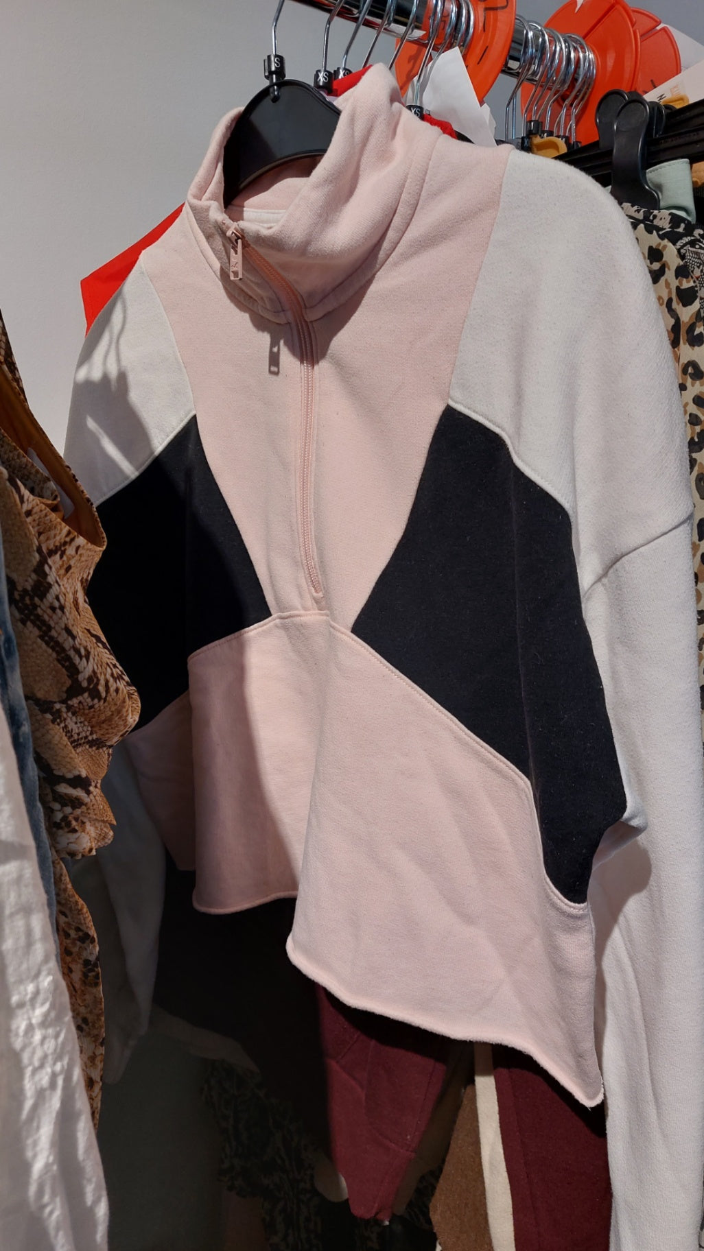 Hollister Crop Sweater Rosa/Schwarz/Weiß Gr.: S