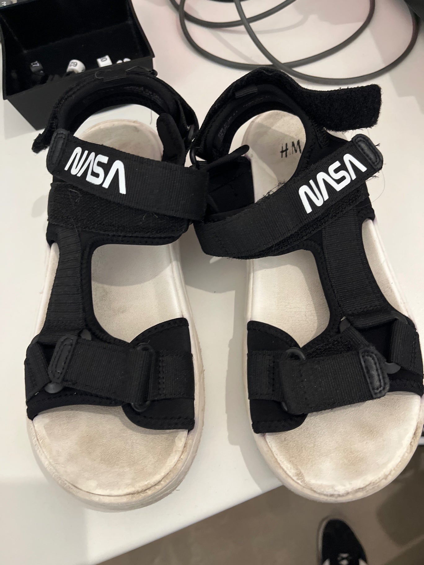NASA Sandalen Schwarz und Weiß Gr.: 37