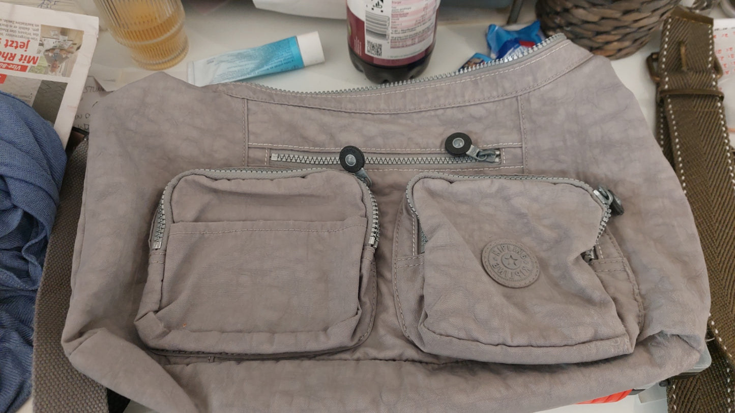 Kipling Handtasche Grau
