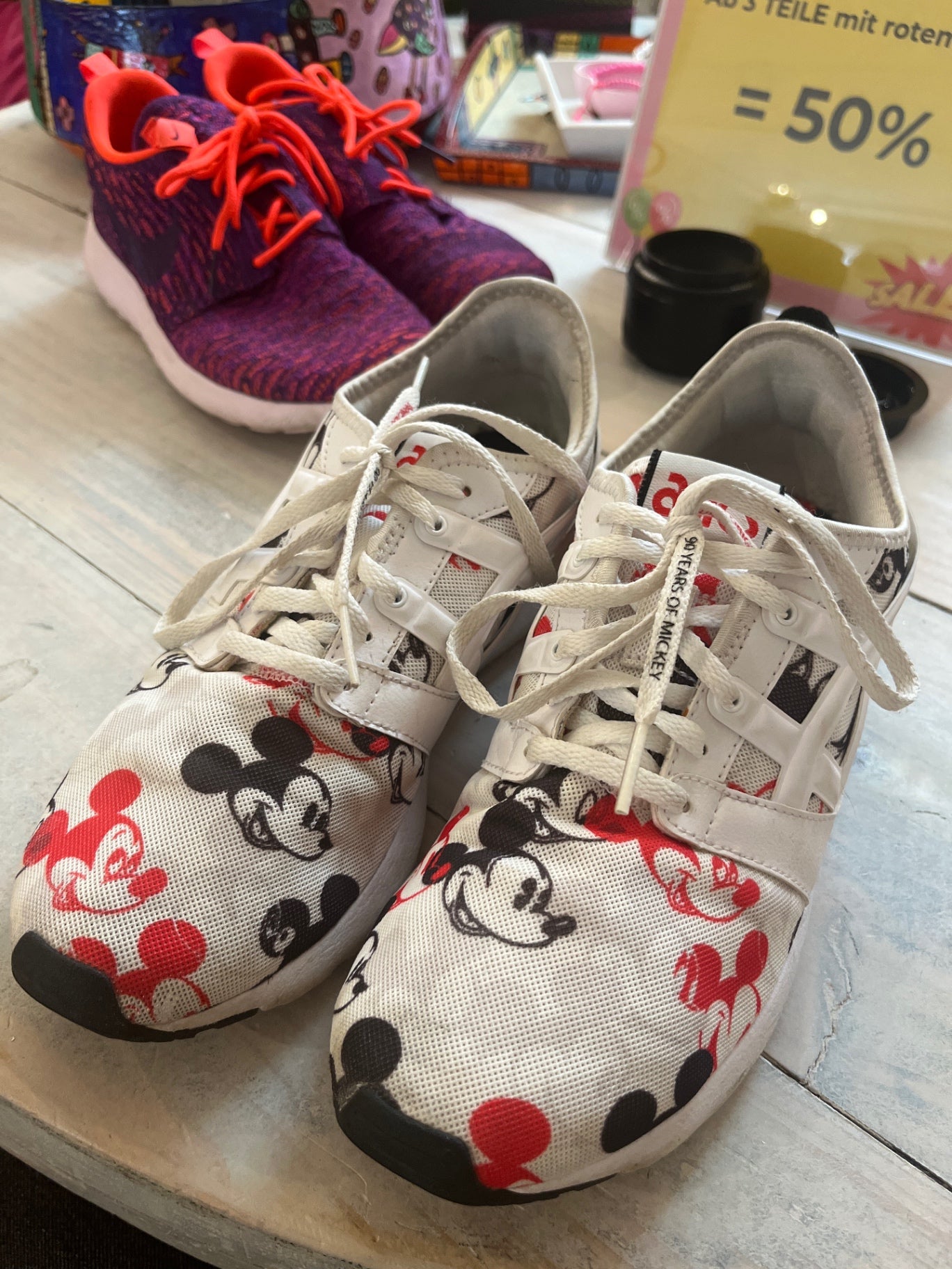 Asics Schuhe Mickey-Mouse-37