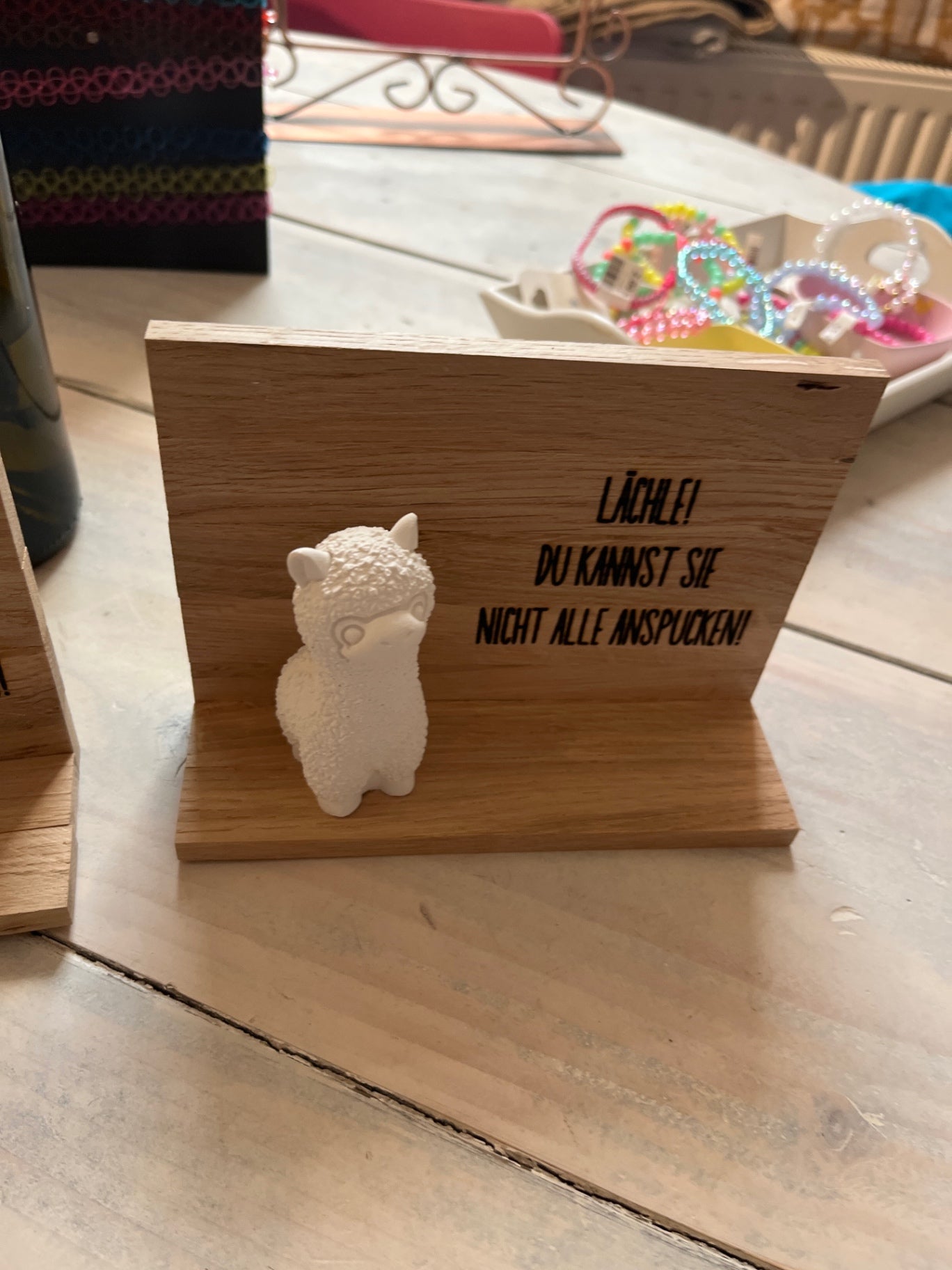 Dekorationslabor Lama Aufsteller