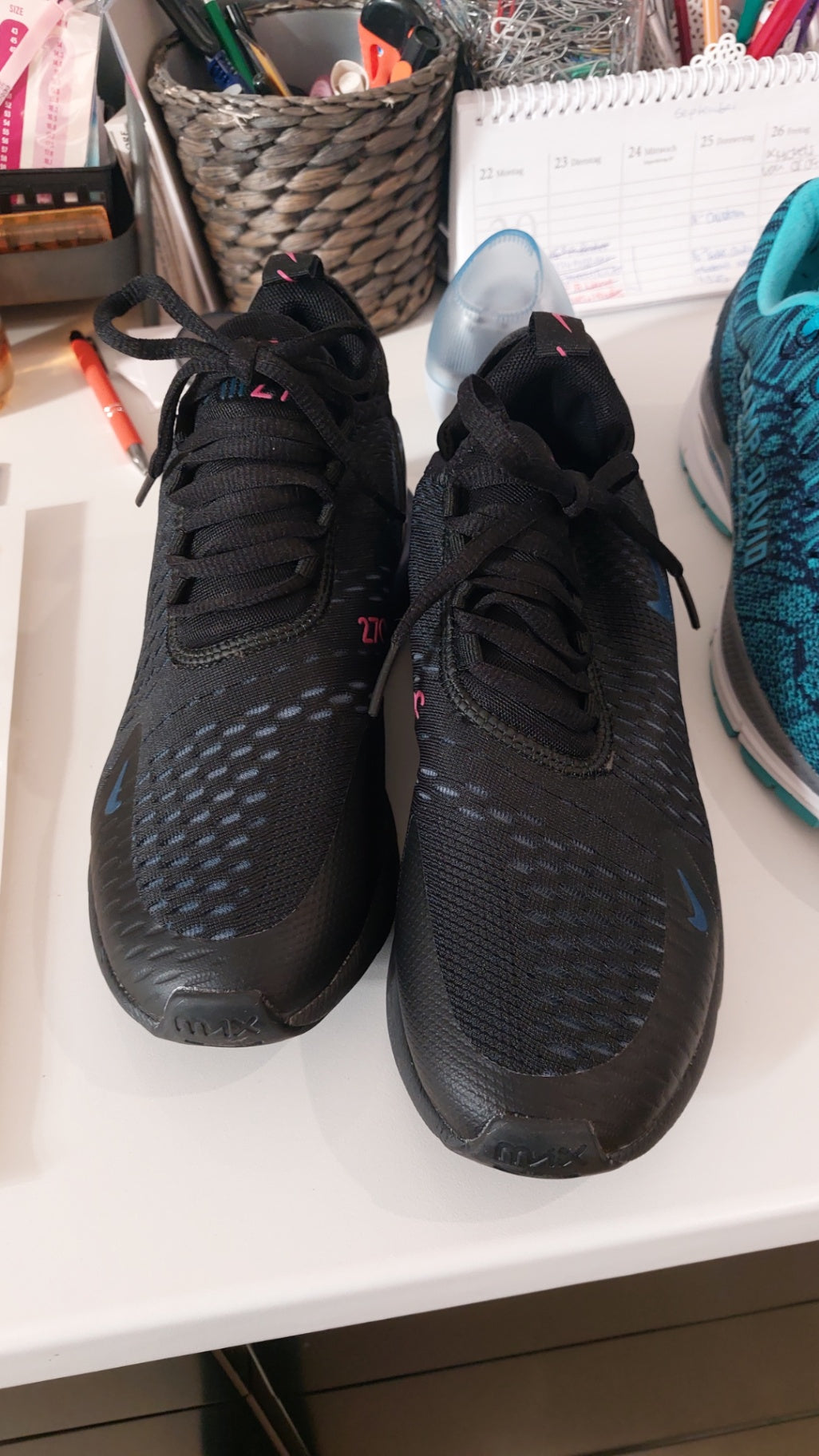 Nike Sneaker Schwarz/Blau/Pink Gr.: 38