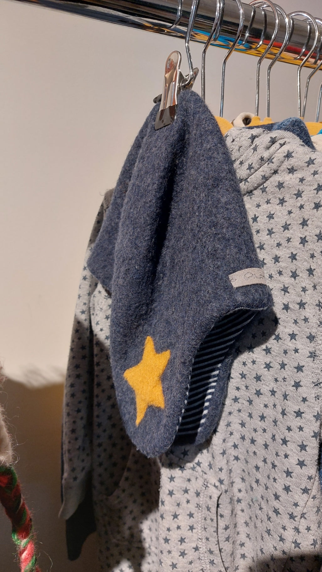 Alana Mütze Blau mit gelbem Stern