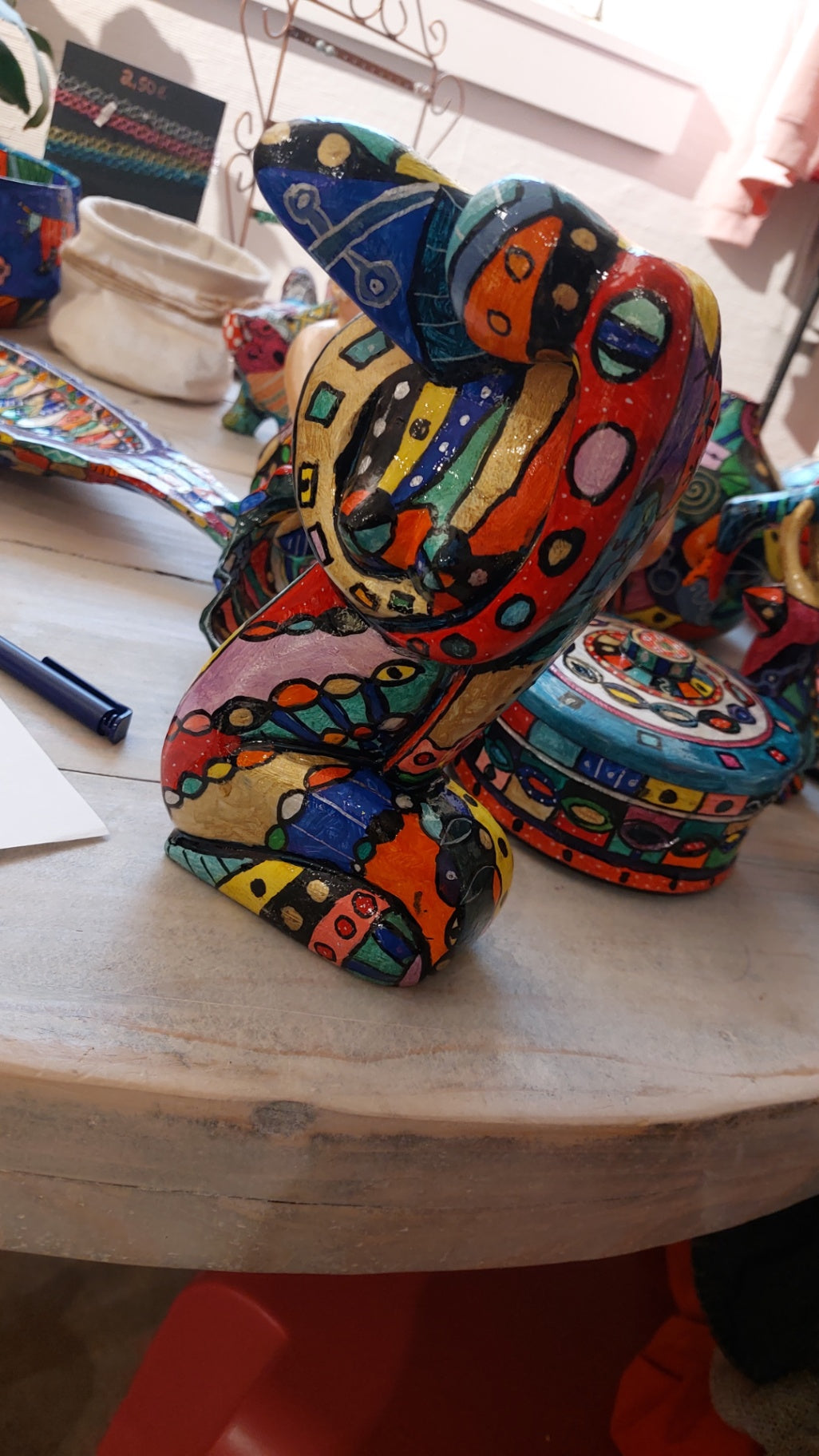 Pop-UP Upcycling Figur Umschlungen Bunt