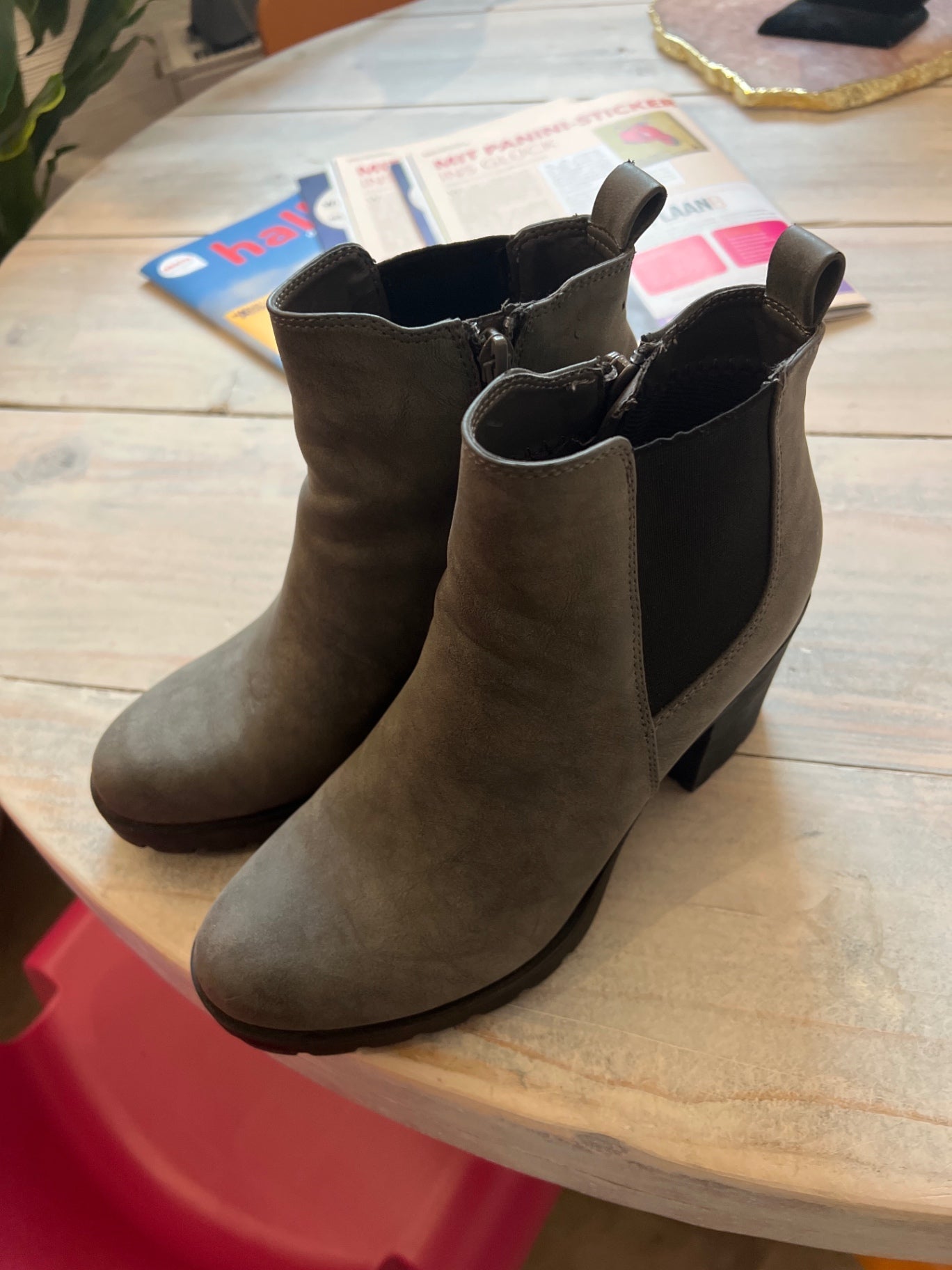 Uniqlo Stiefeletten Grau Gr.: 38
