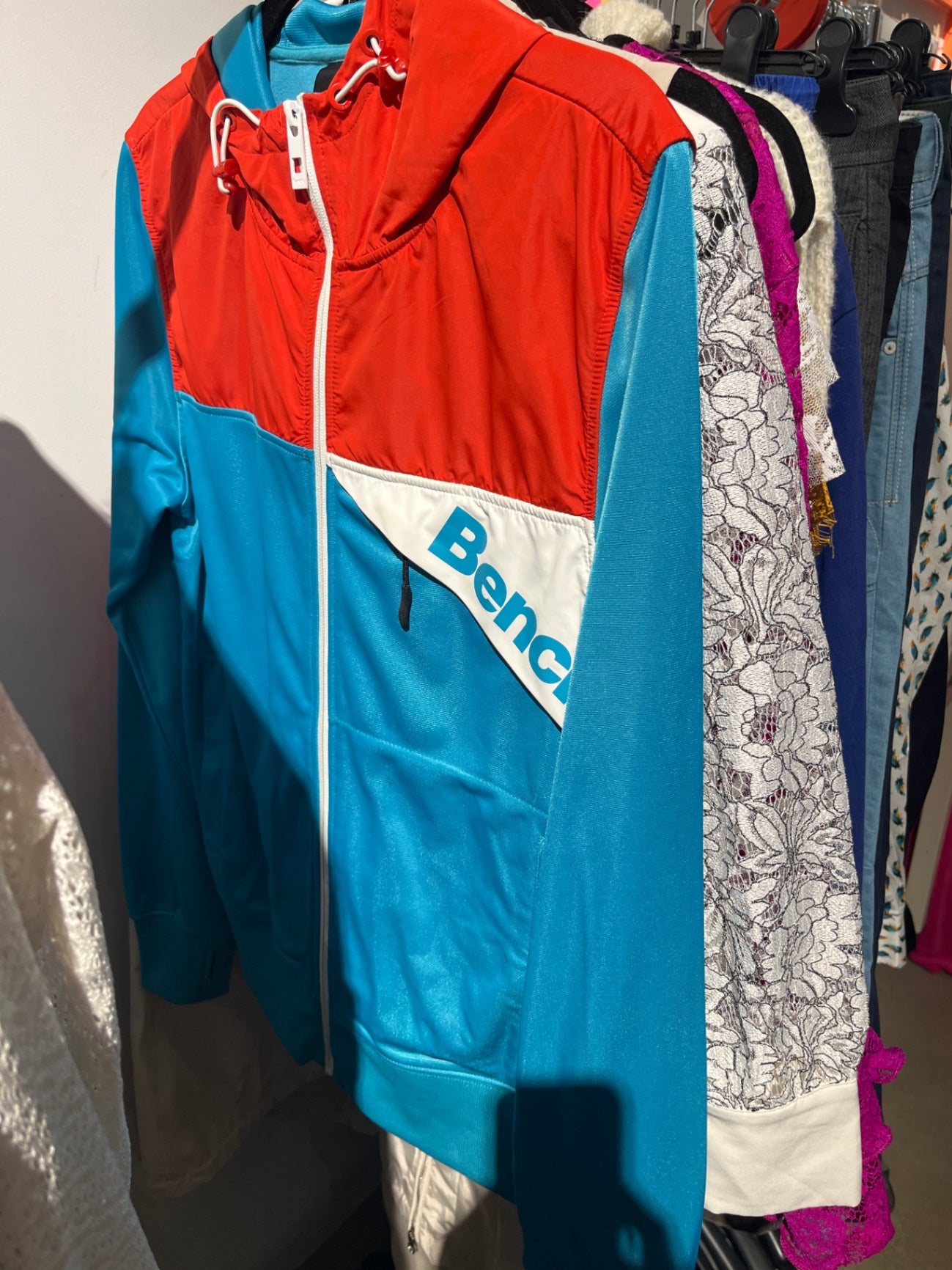 Bench Jacke Blau und Rot Gr.: M