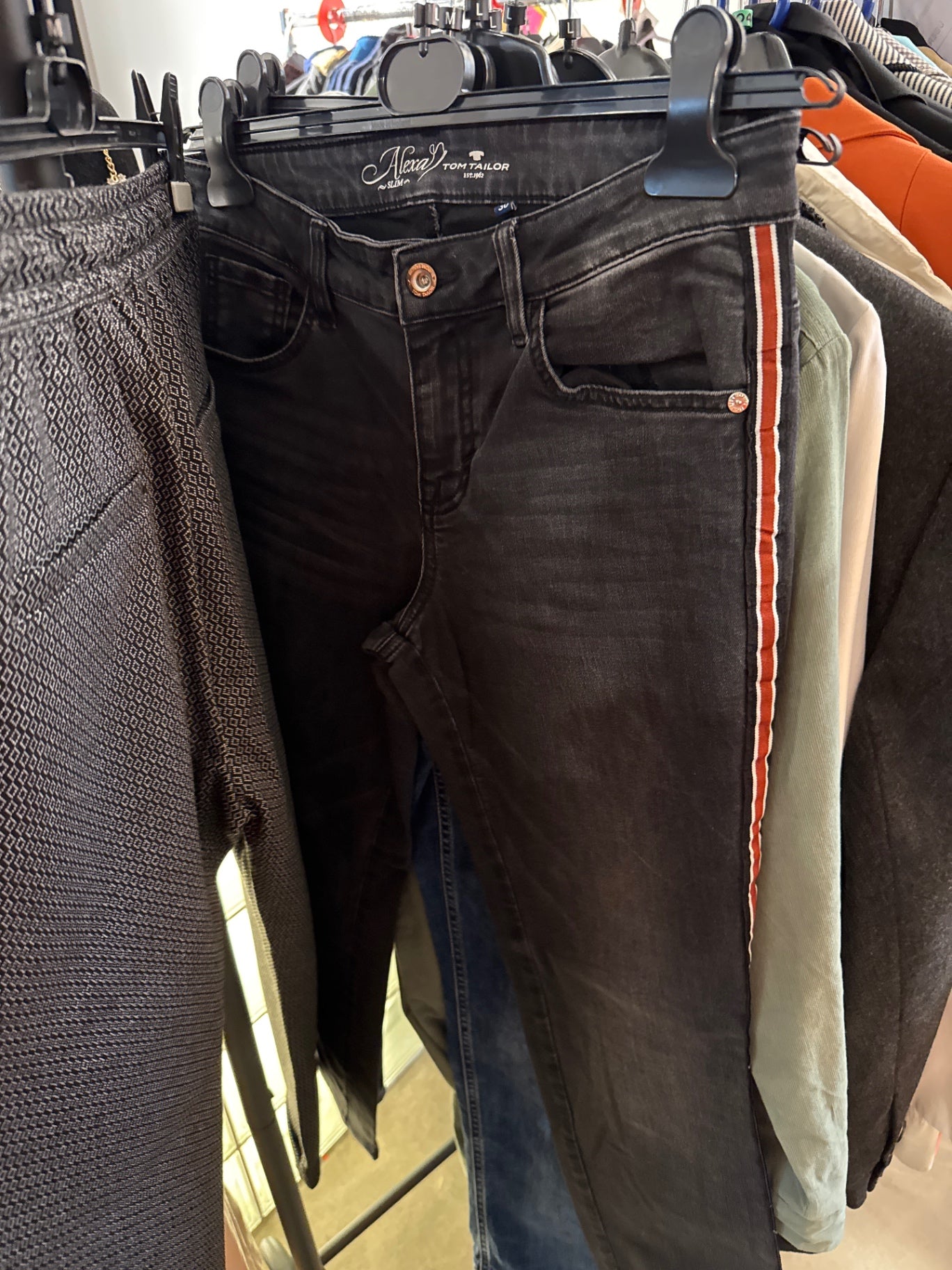 Tom Tailor Jeans Schwarz roter Streifen Gr.: 30