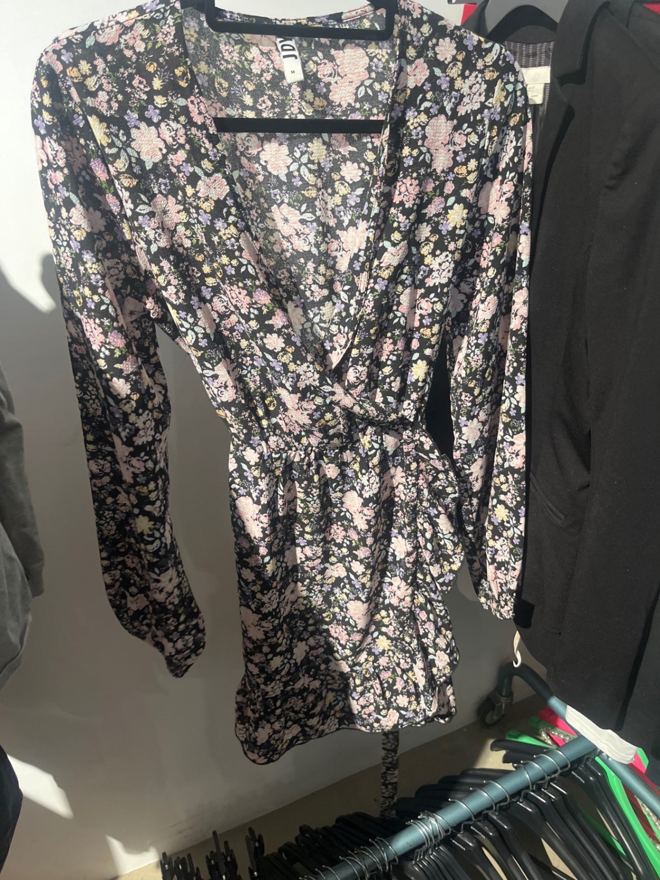 JDY Kleid Schwarz mit buntem Blumenmuster Gr.: S