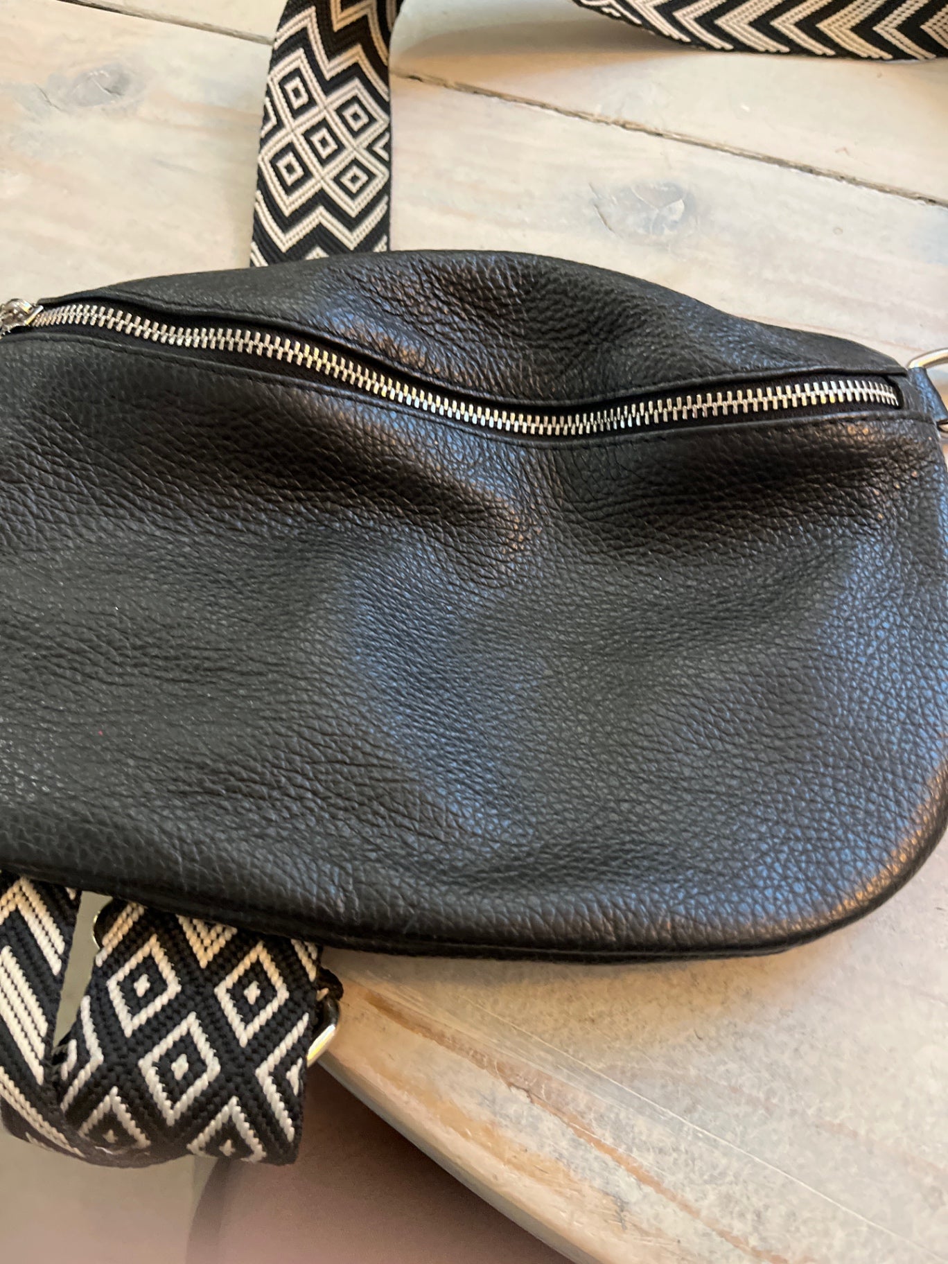 Tasche Schwarz, breiter Gurt S/W