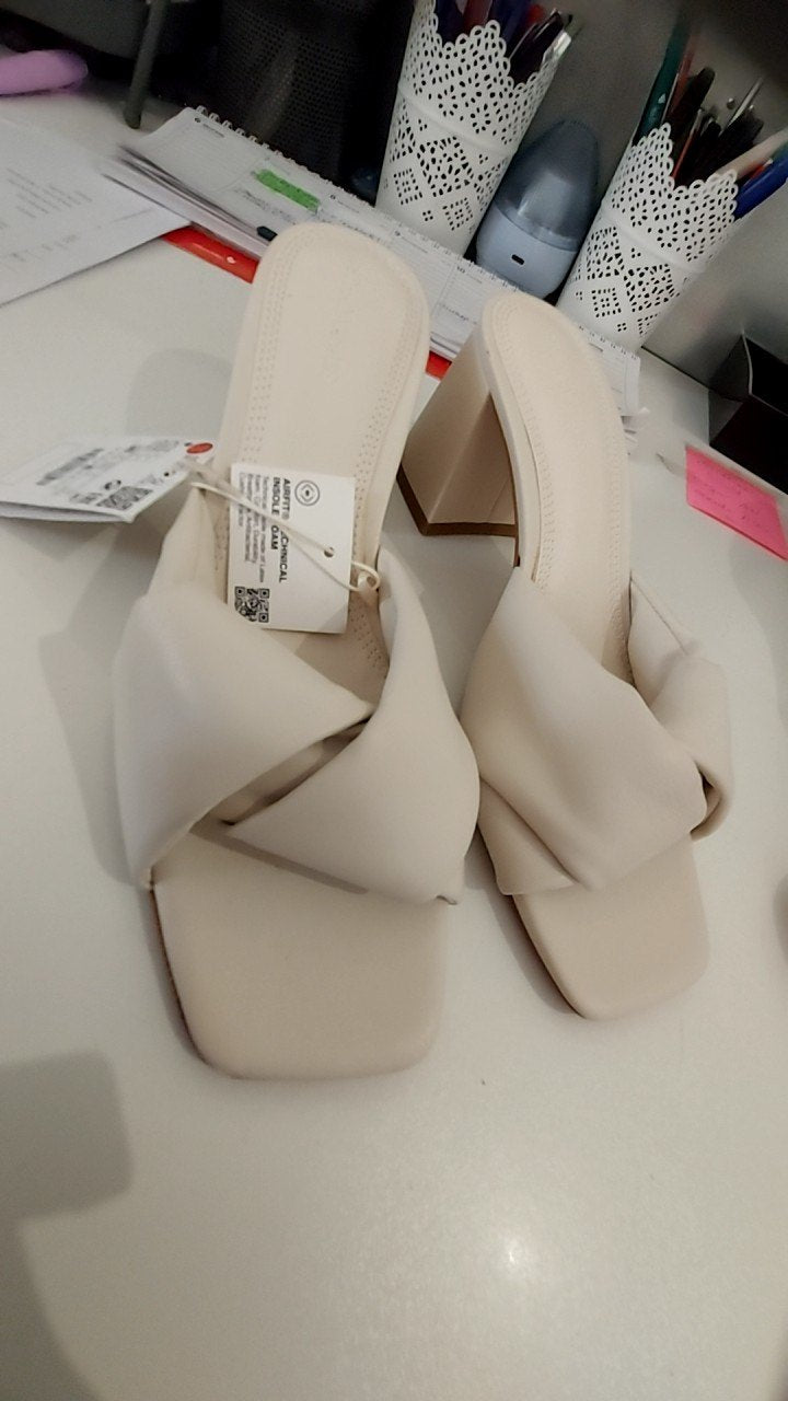 Stradivarius Sandalen Beige Gr.: 38