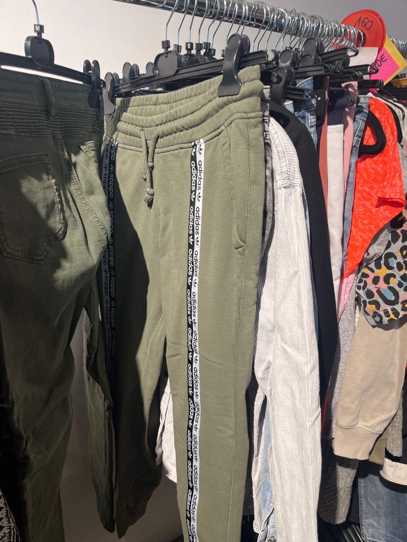 adidas Jogginghose Olivgrün Gr.: S