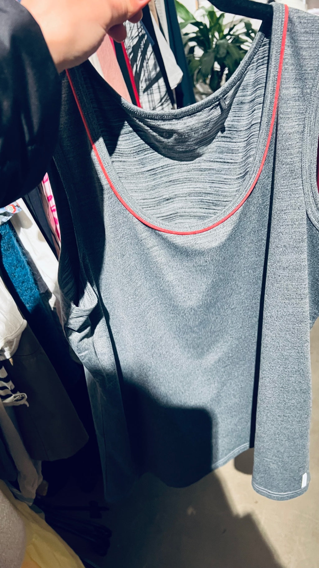 Esprit Sporttop Grau mit rot Gr.: XL