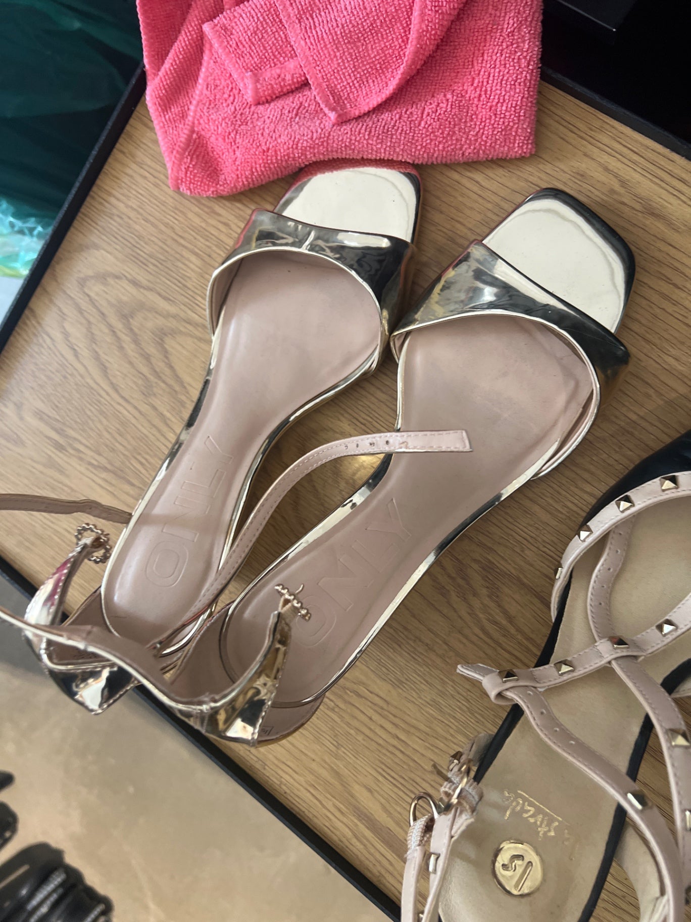 Only Schuhe Gold Gr.: 40