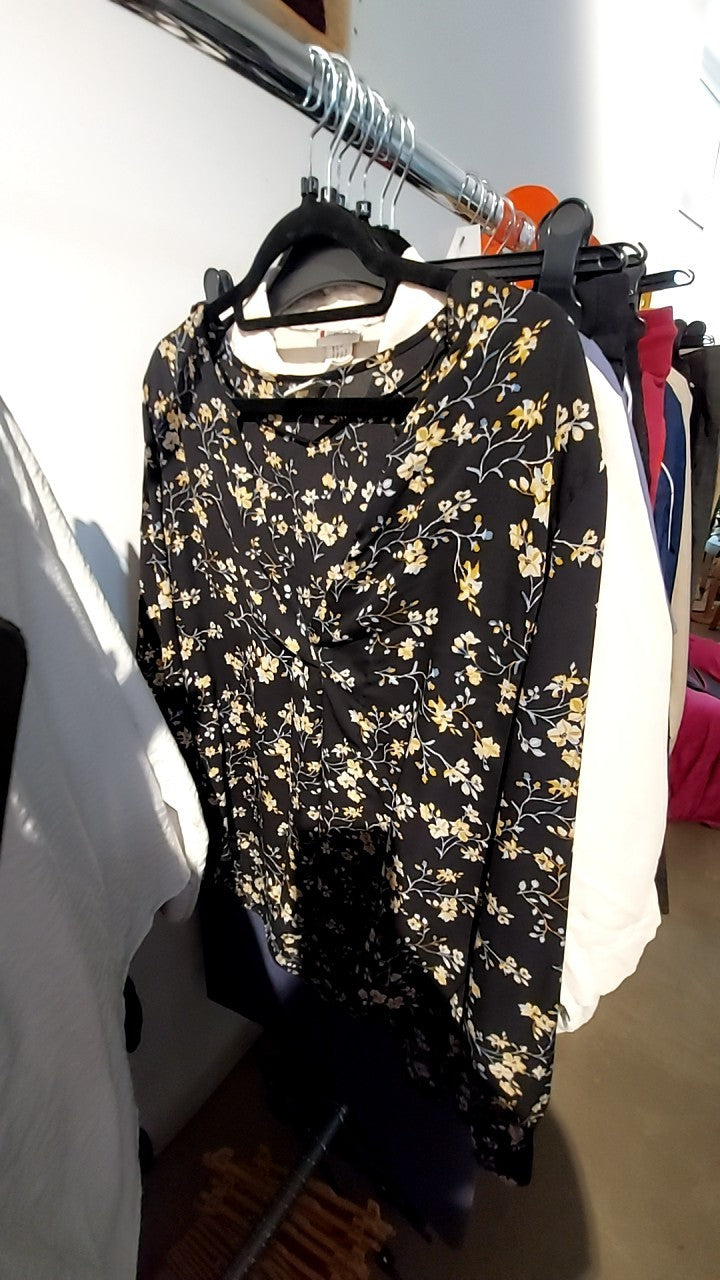JDY Bluse Schwarz m. Blumenmuster Gr.: XL