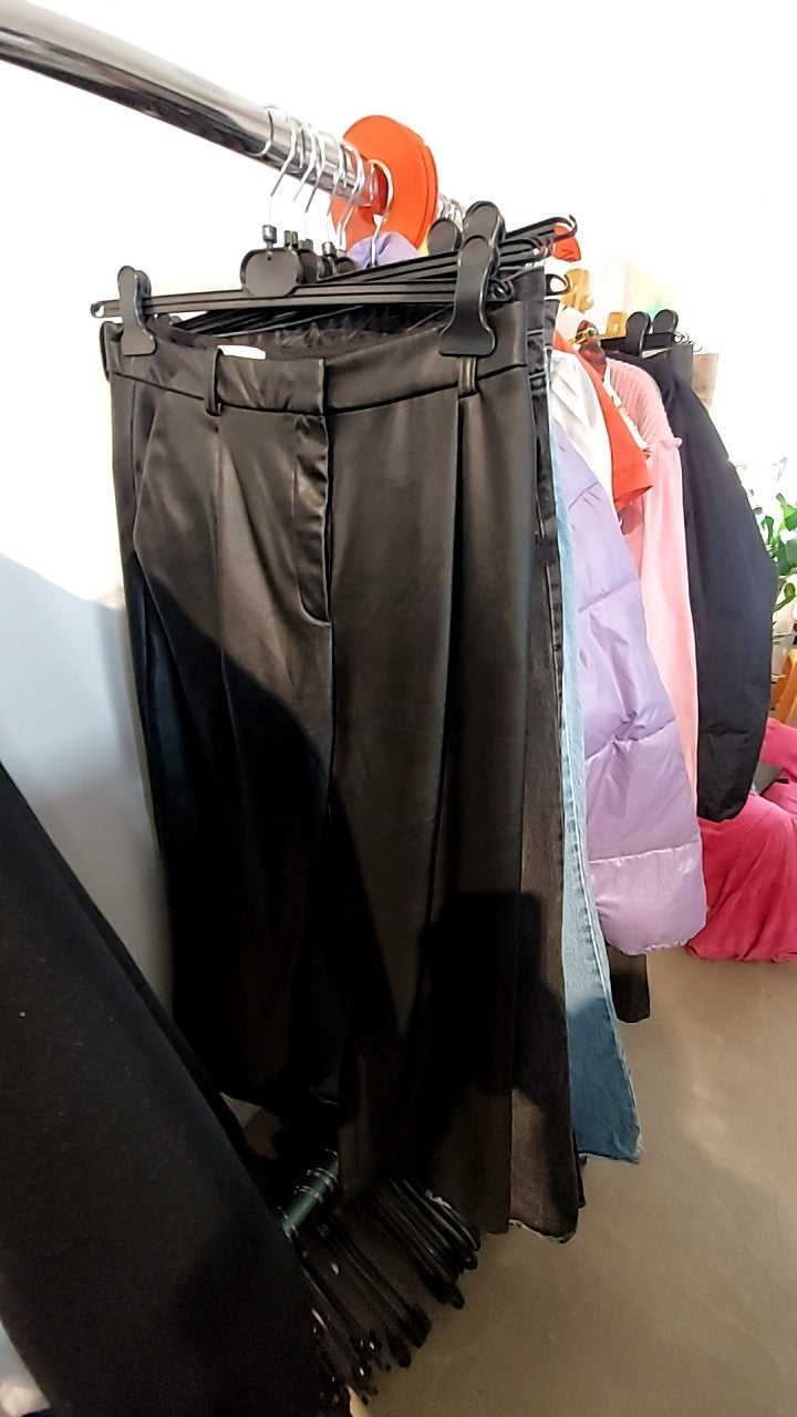 H&M Hose Schwarz Lederimitat Gr.: 44