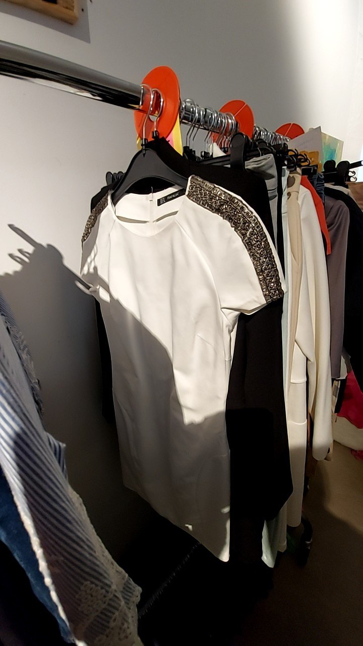Zara Kleid Weiß mit Perlen Gr.: M