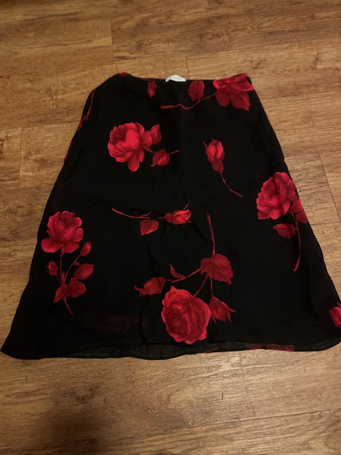 Pimkie Rock Schwarz mit roten Blumen Gr.: M