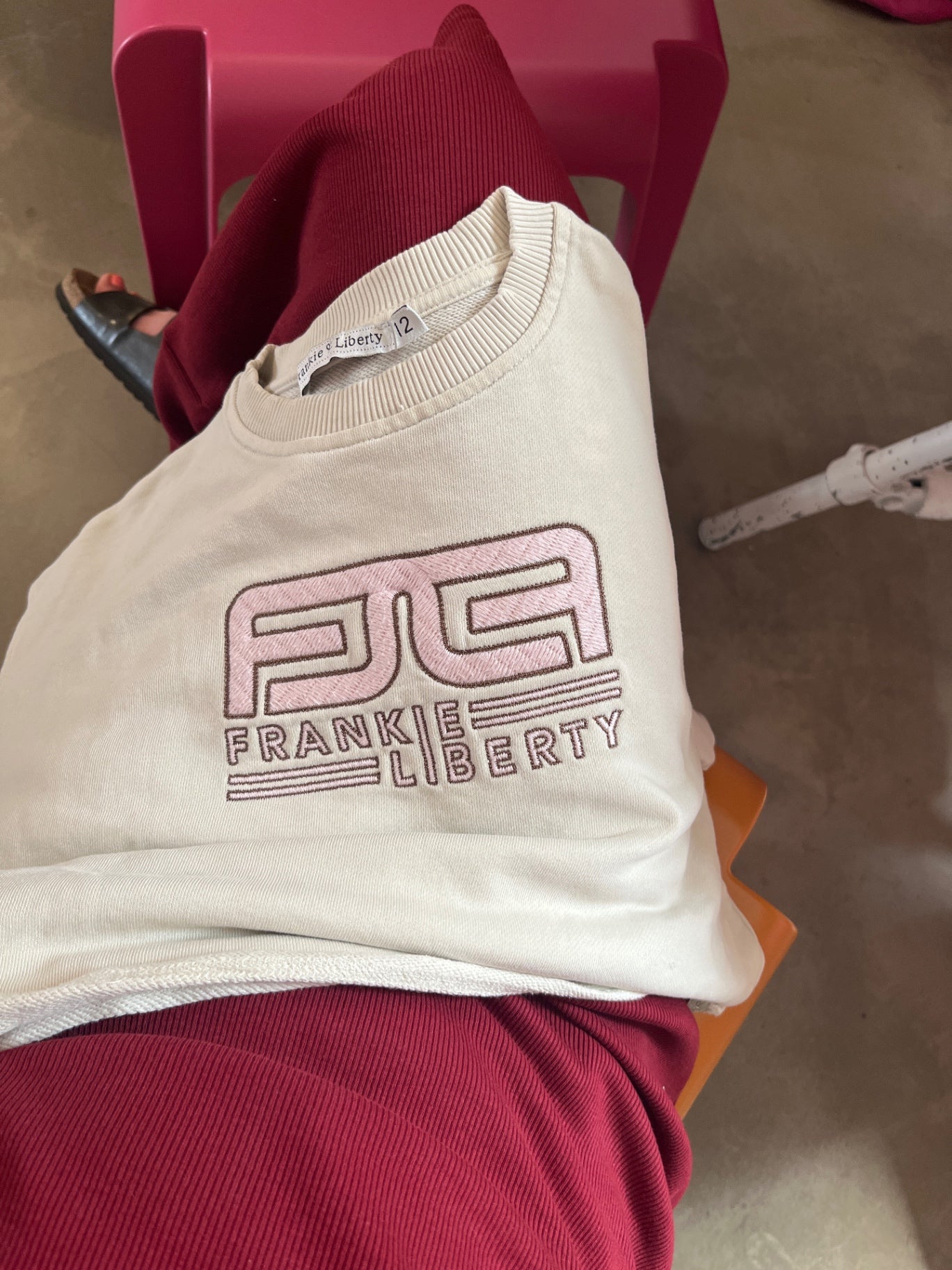 Frankie Liberty Sweatshirt Creme: 12 J