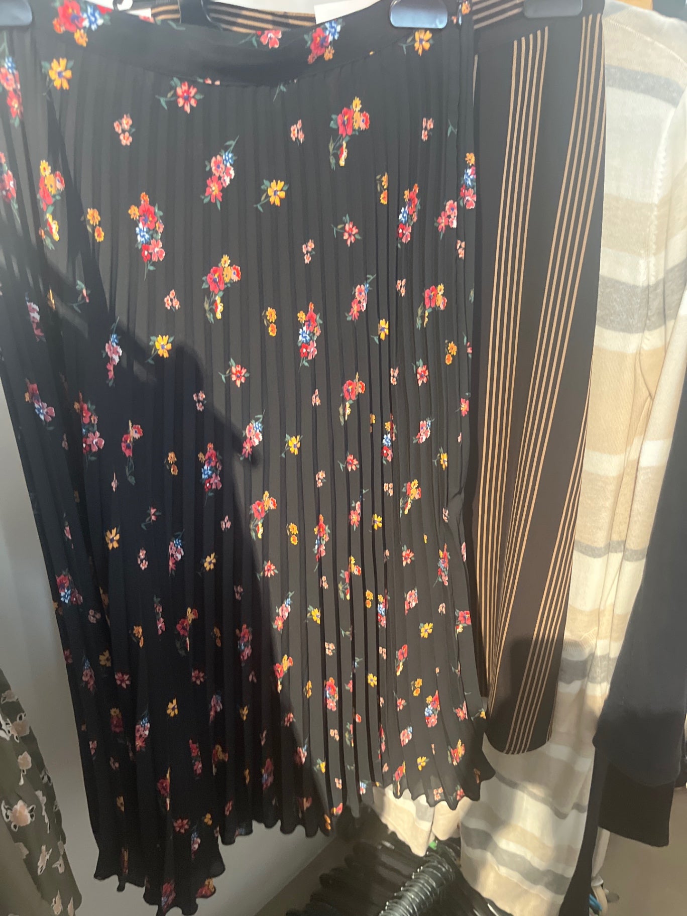 DIVIDED Rock Schwarz Blumen Gr.: M