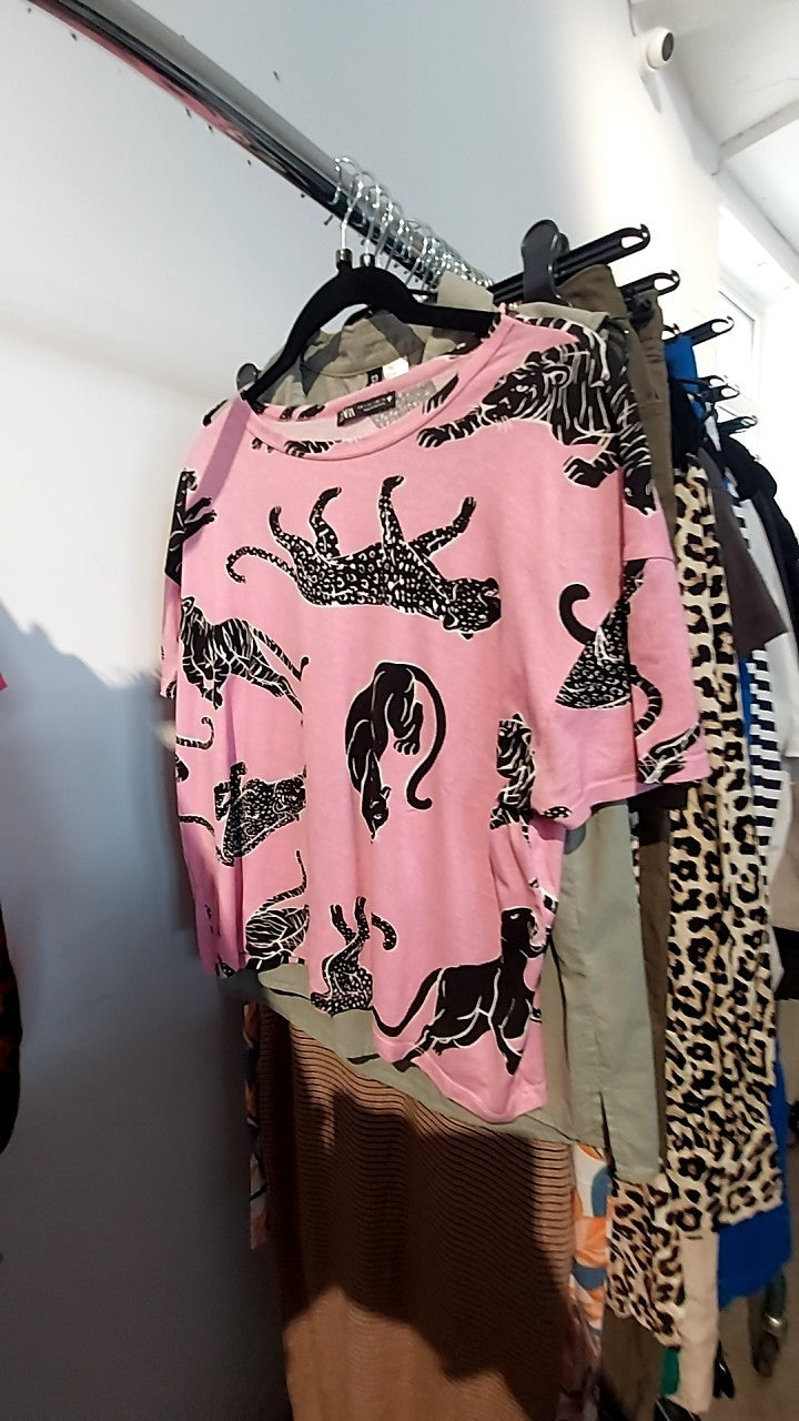 Zara T-Shirt Pink/Schwarze Tieren Gr.: S
