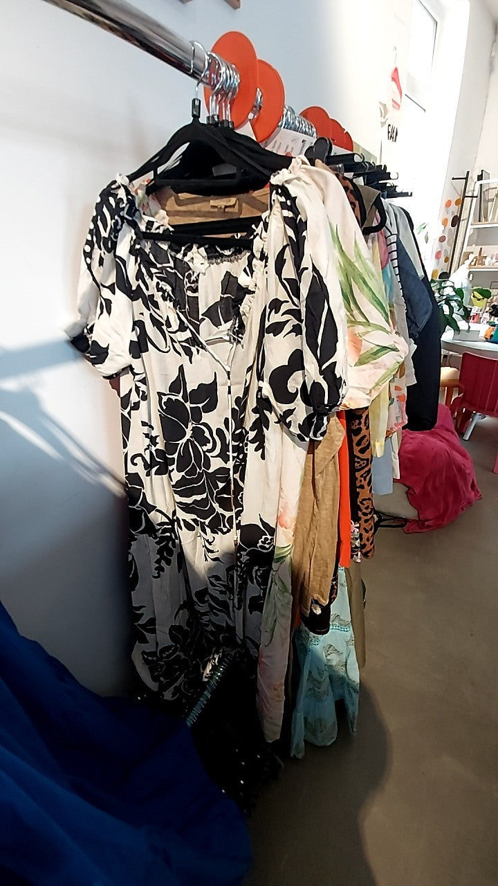 H&M Kleid Creme/Schwarz Gr.: M/L