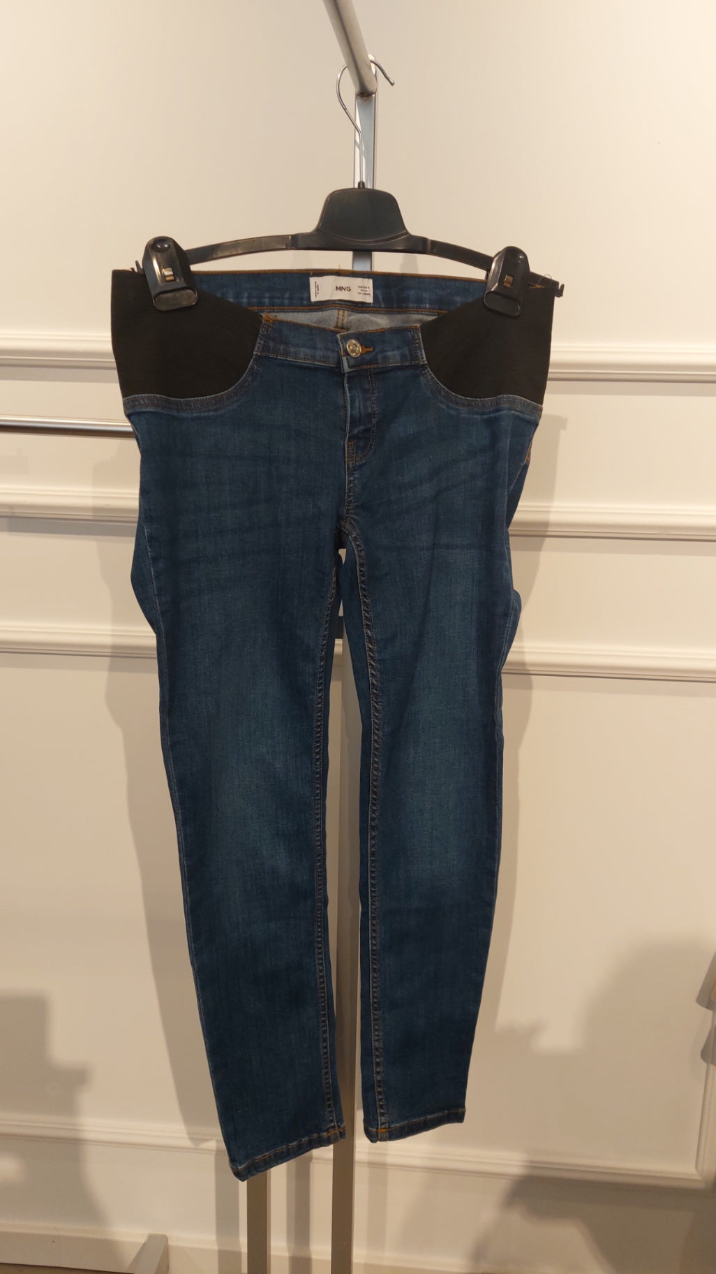 M MNG Jeans Blau mit schwarzem Gummi am Bund